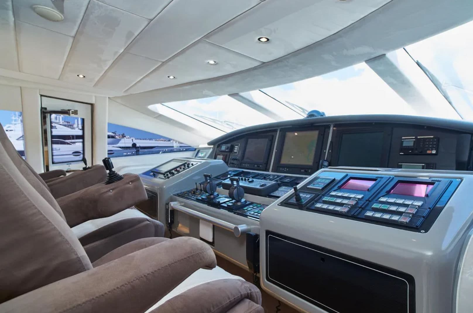 2003 Mangusta 108 for Sale in Pisa, IT Motor Yacht 5