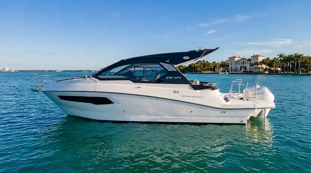 2026 Granfort Boats USA 37 GTX in vendita a Miami, Florida Express Cruiser 2