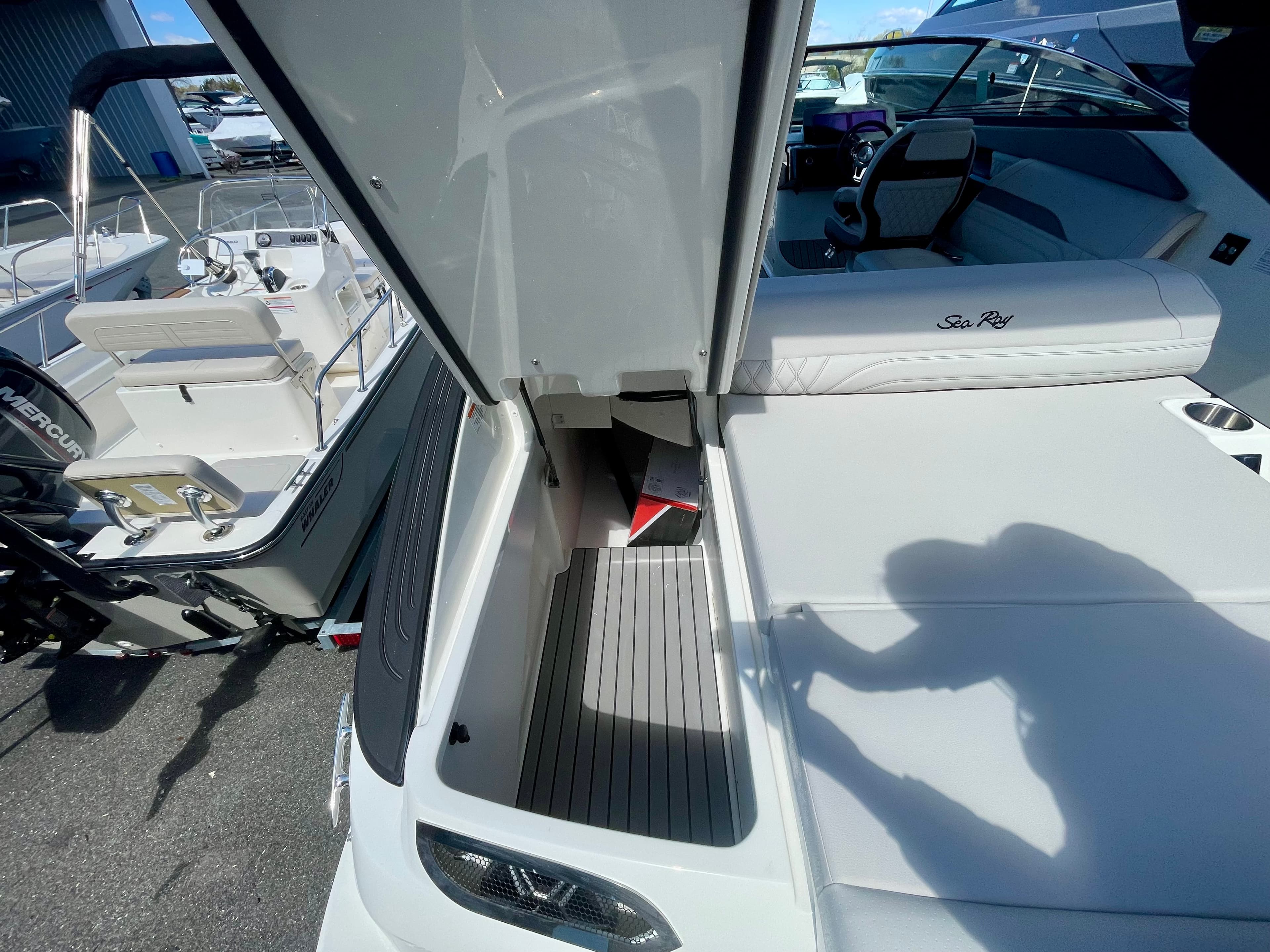 2026 Sea Ray SLX 260 Outboard for Sale in Danvers, Massachusetts Bowrider 3