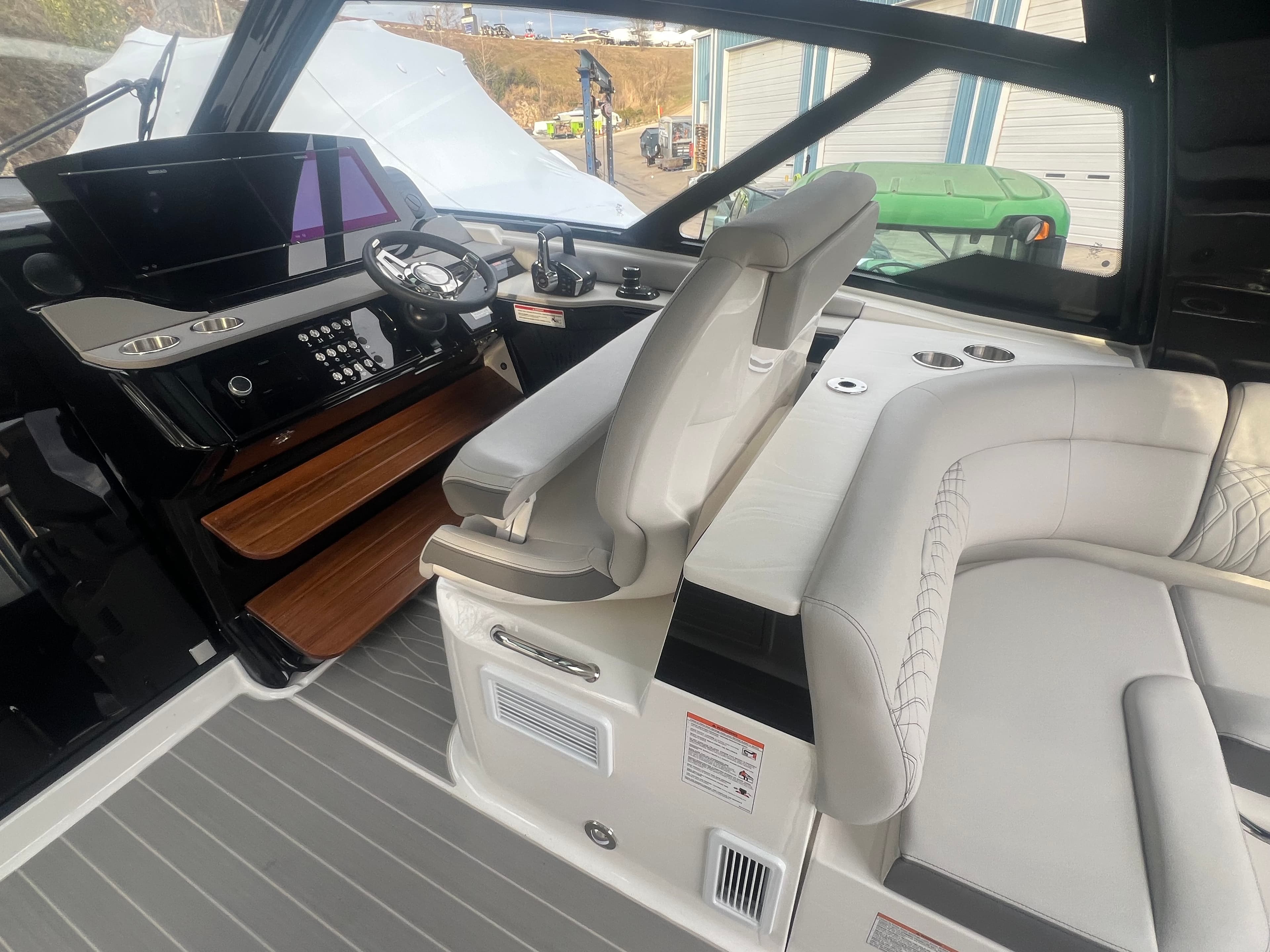 2026 Sea Ray Sundancer 370 for Sale in Lake Ozark, MO Cruiser 5