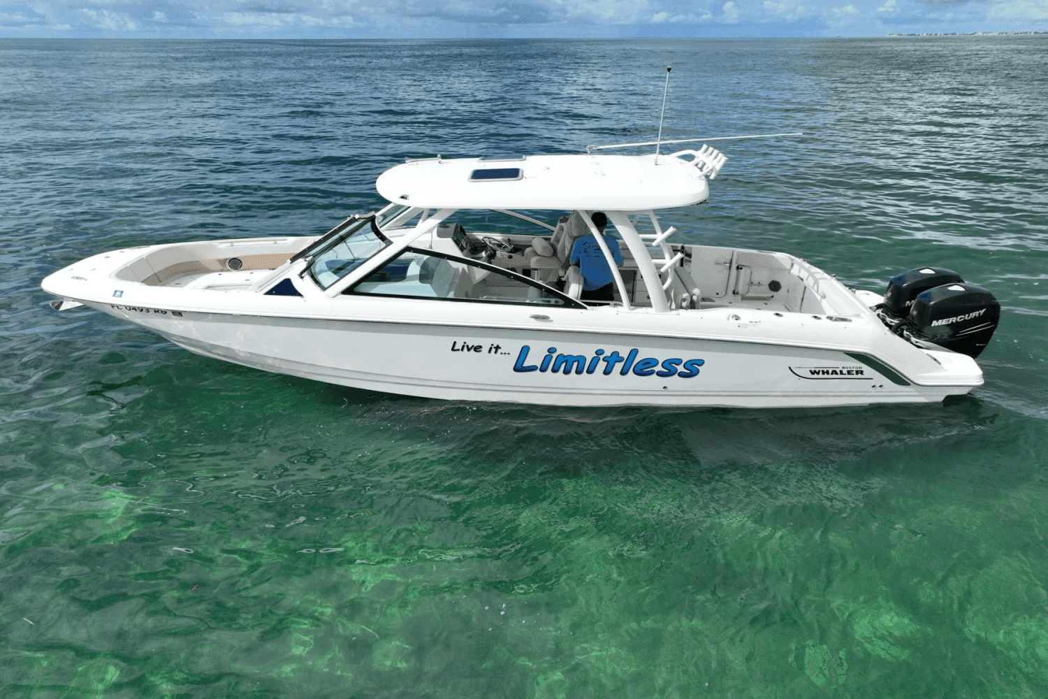 2017 Boston Whaler 320 Vantage for Sale in Marathon, FL Bowrider