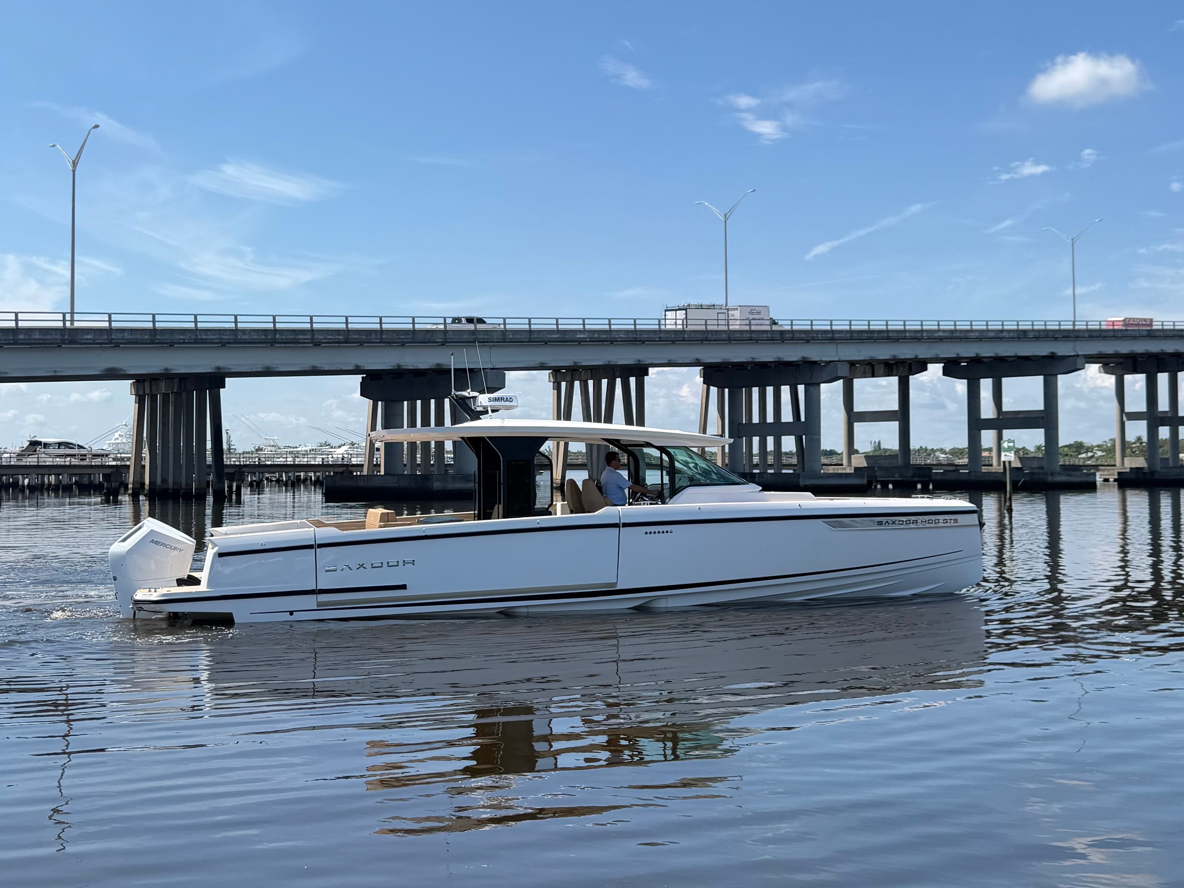 2027 Saxdor 400 GTS for Sale in Stuart, Florida Center Console