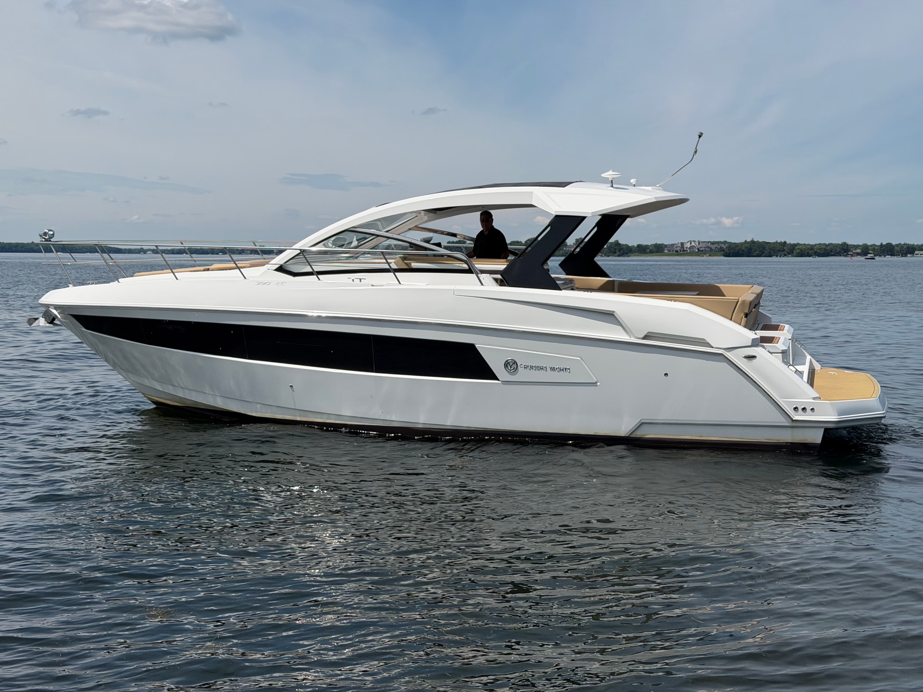 2015 Cruisers Yachts 390 Express Coupe for Sale in Excelsior, Minnesota Express Cruiser 3