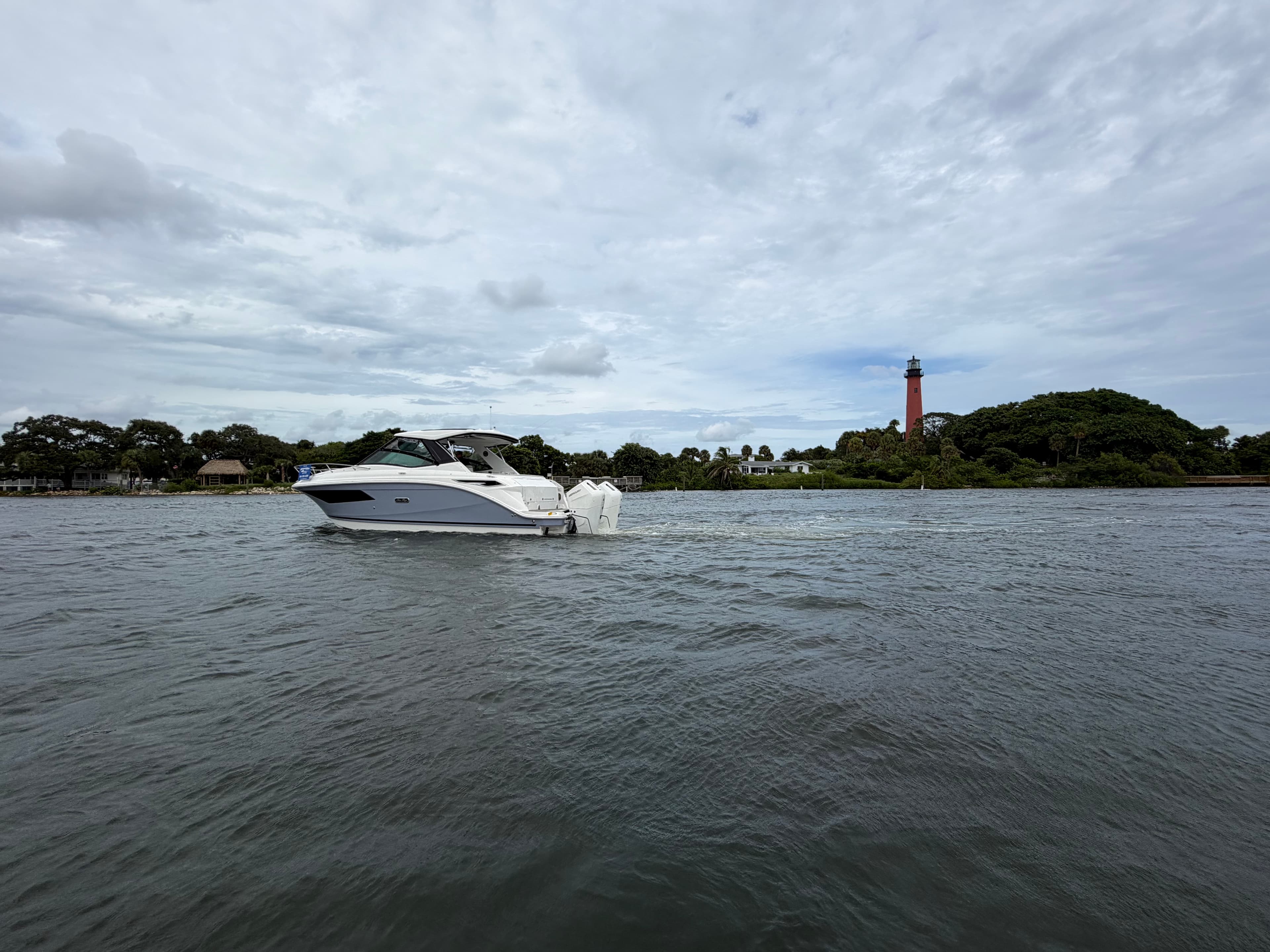 2027 Sea Ray Sundancer 320 Outboard for Sale in Jupiter, Florida Express Cruiser 4