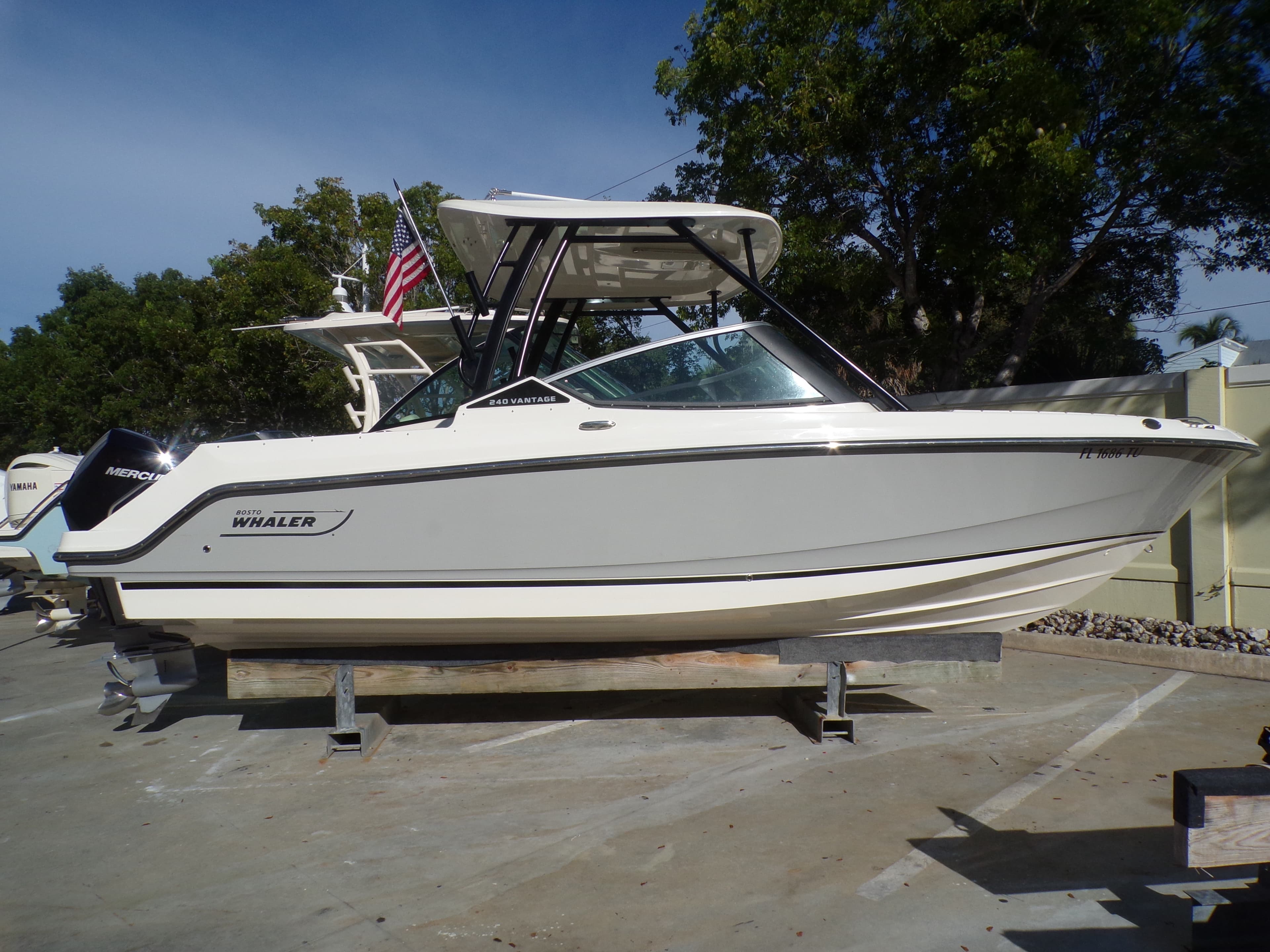 2024 Boston Whaler 240 Vantage for Sale in Naples, FL Dual Console 3