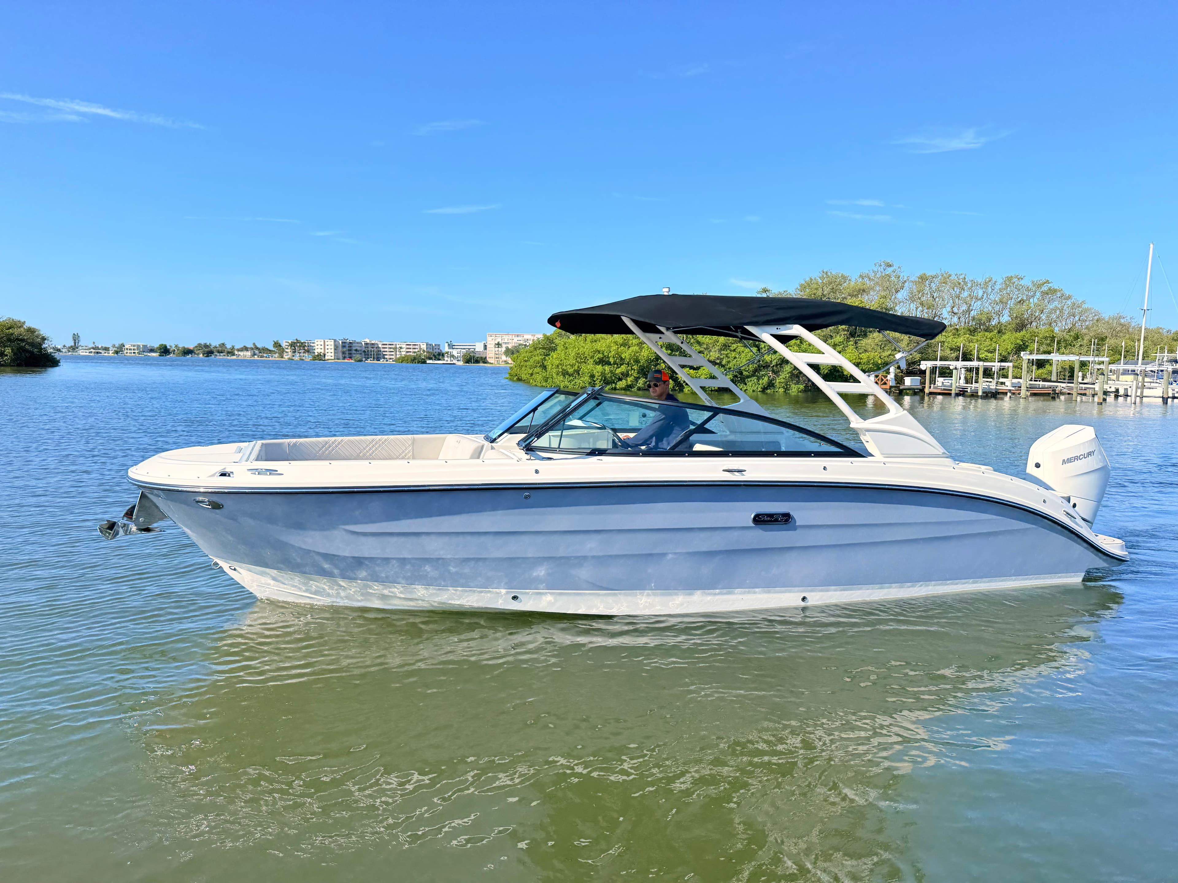2027 Sea Ray SDX 270 Outboard for Sale in St Petersburg, FL Bowrider