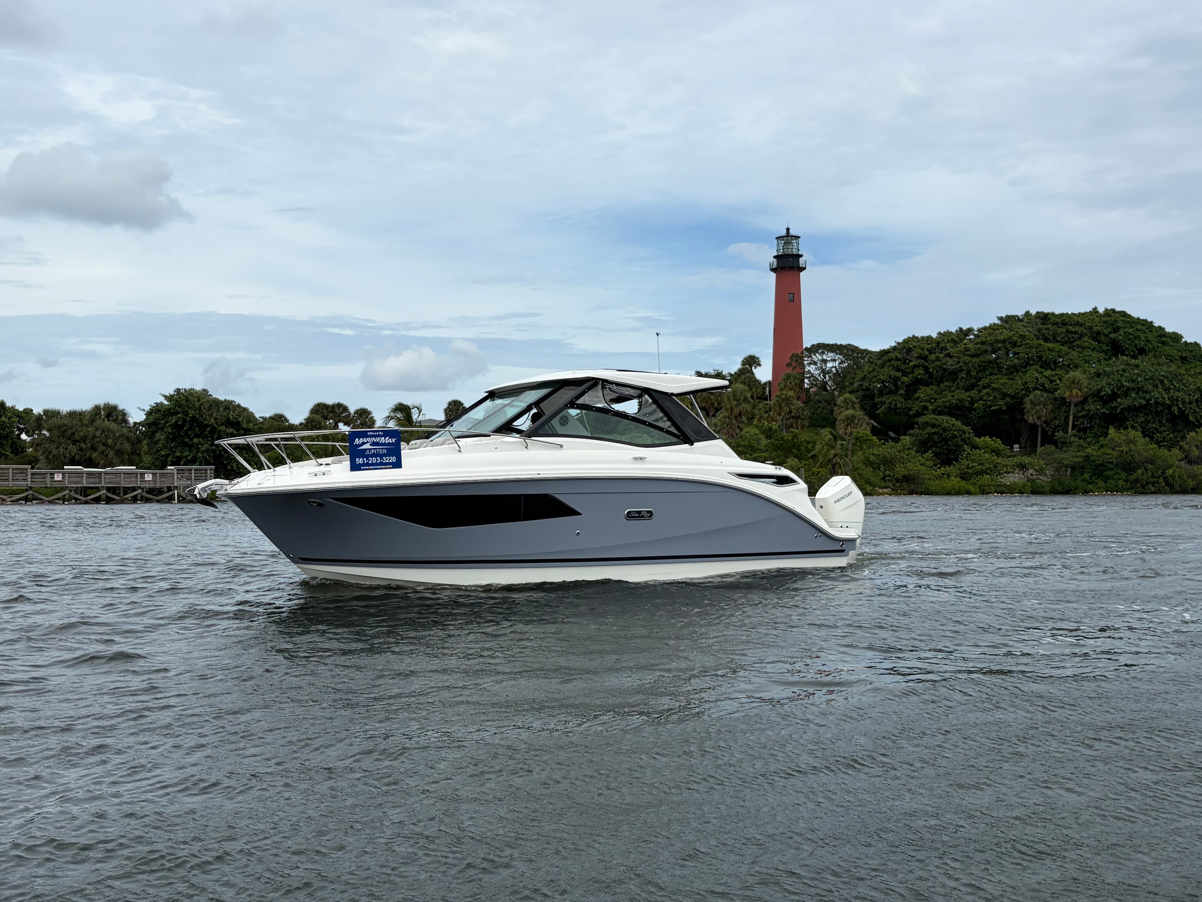 2027 Sea Ray Sundancer 320 Outboard for Sale in Jupiter, Florida Express Cruiser