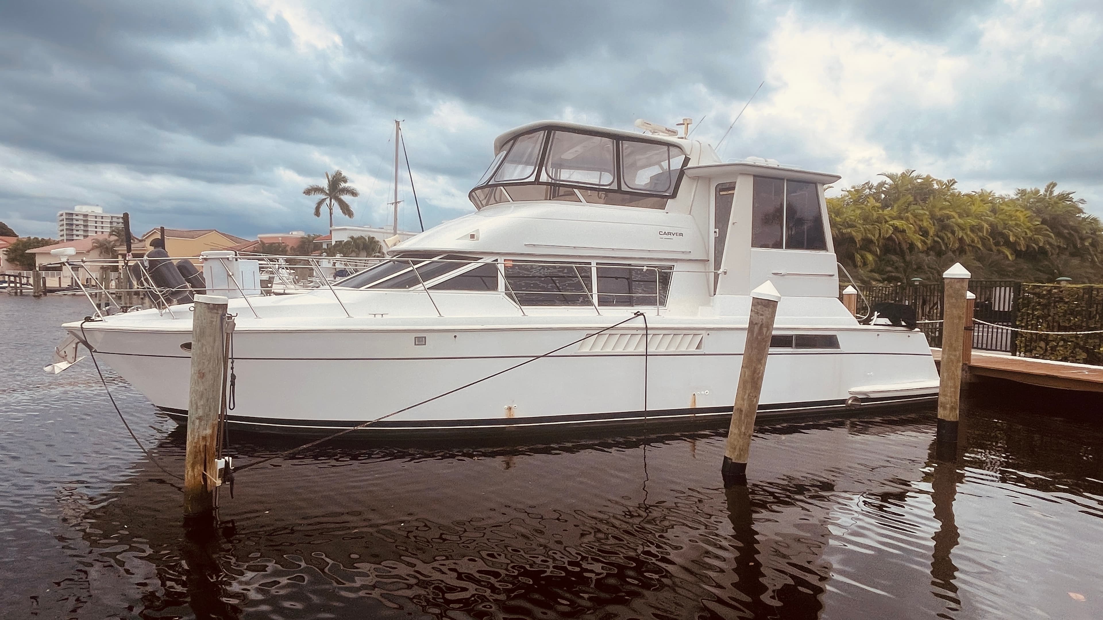 1997 Carver 500 Cockpit MY for Sale in Delray Beach, FL Aft Cabin