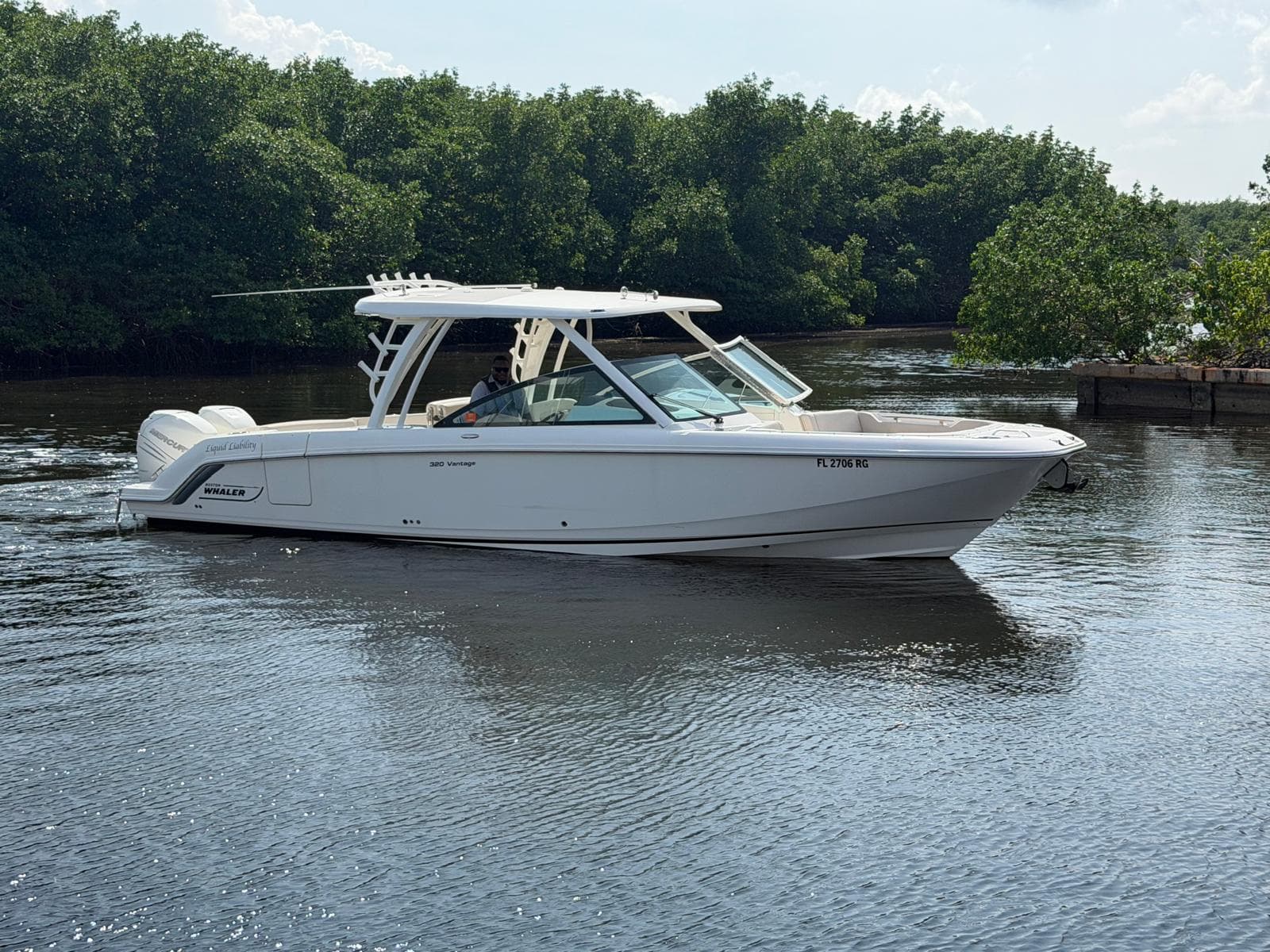 2017 Boston Whaler 320 Vantage for Sale in Key Largo, FL Bowrider