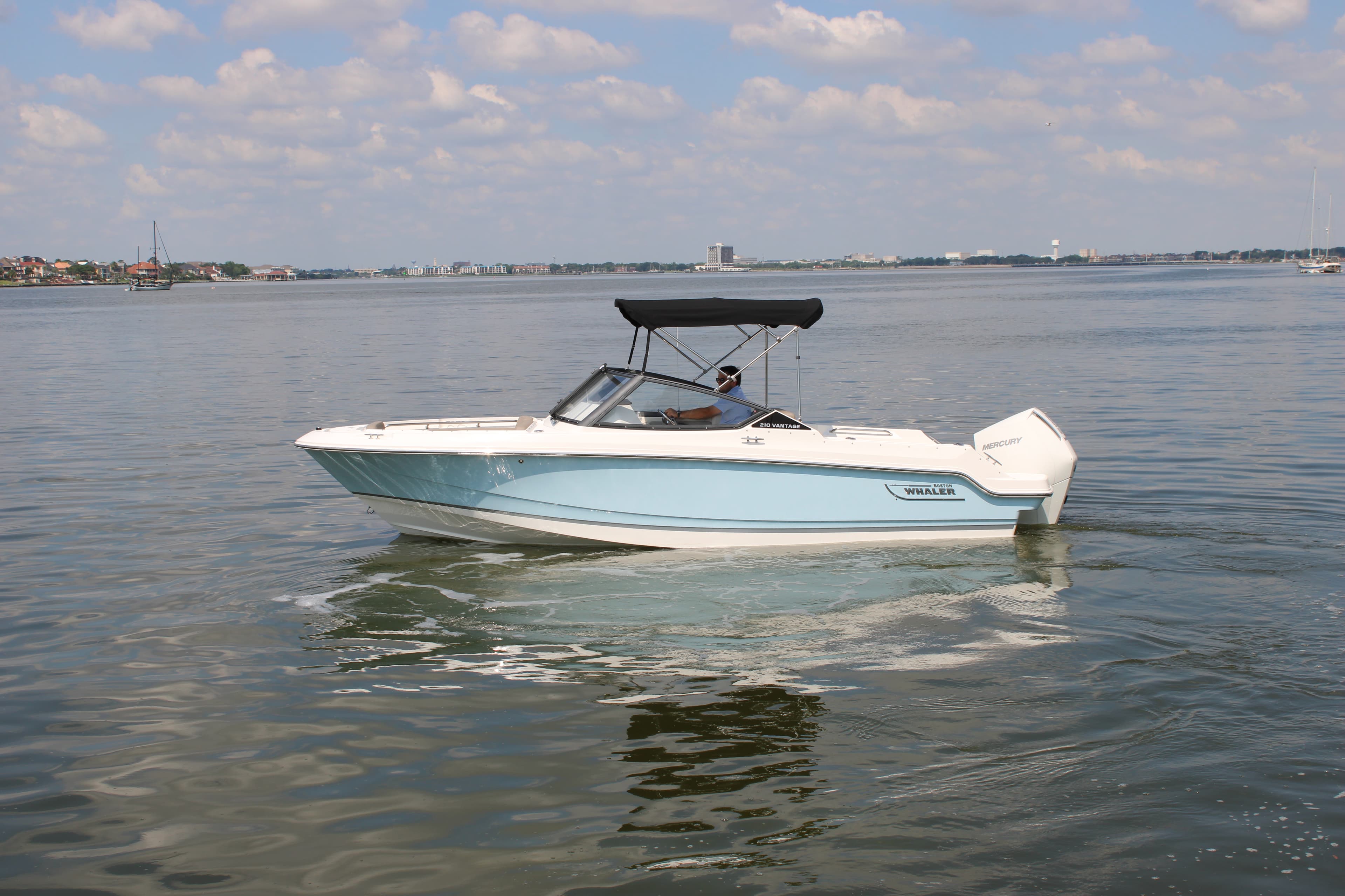 2026 Boston Whaler 210 Vantage for Sale in Seabrook, TX Bowrider