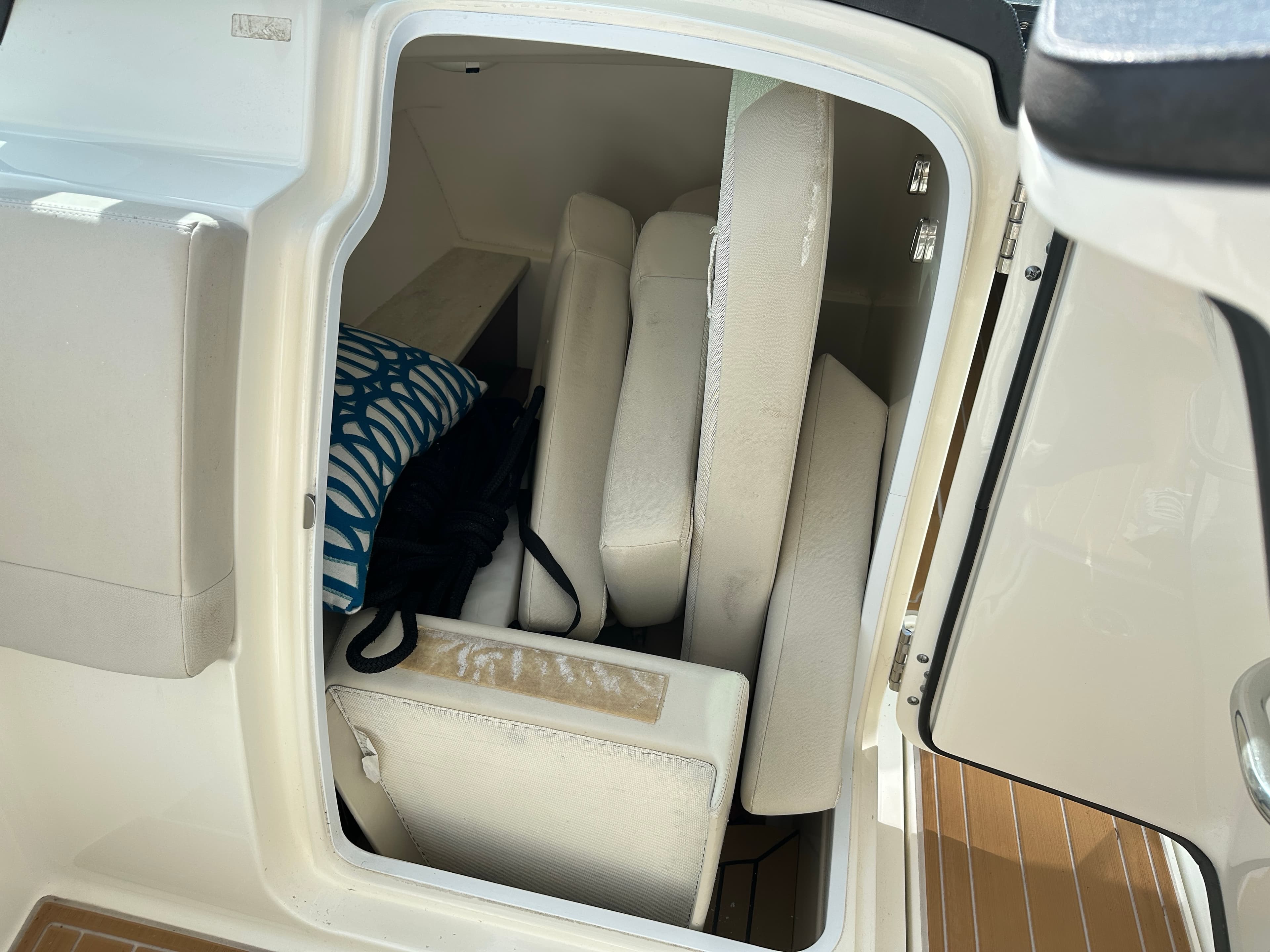 2017 Boston Whaler 270 Vantage for Sale in Thunderbolt, GA Dual Console 5