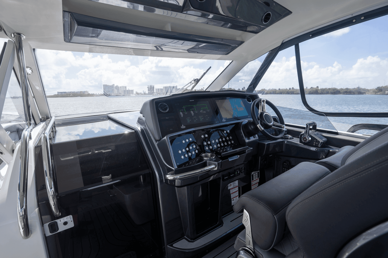 2024 Galeon Yachts 325 GTO for Sale in Miami, FL Bowrider 4