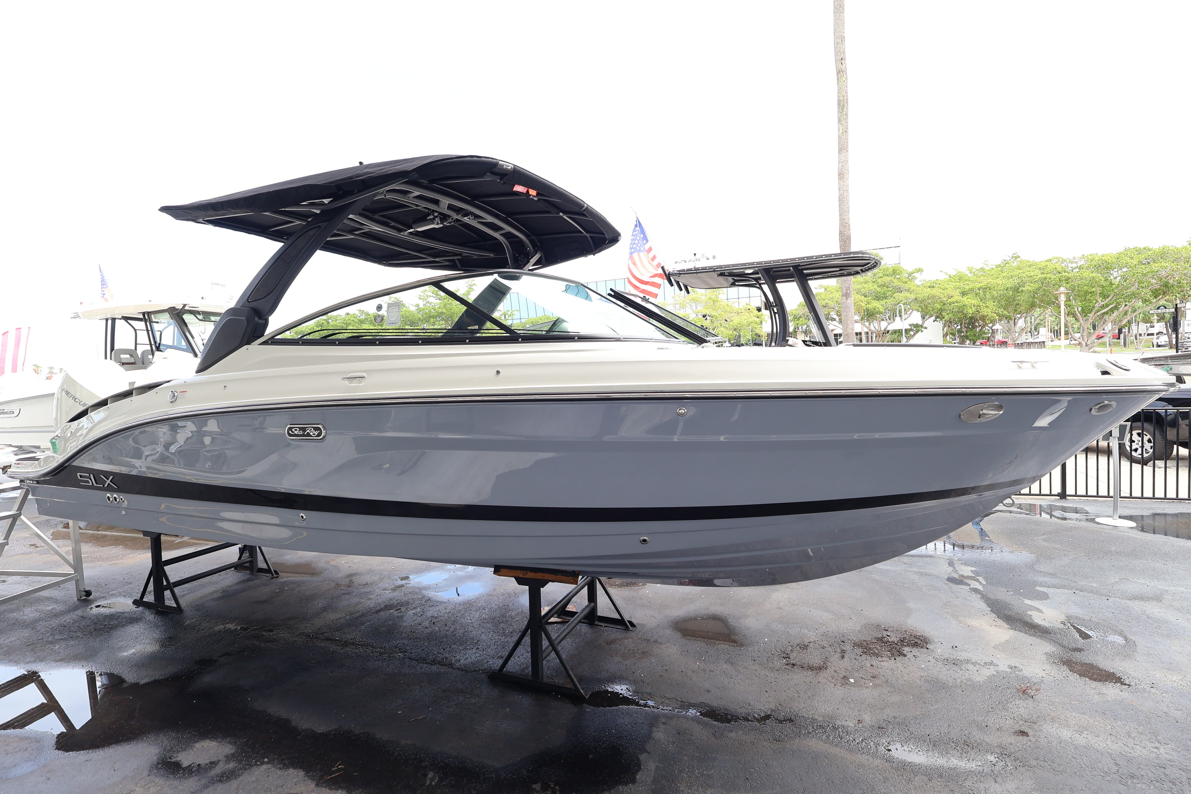 2027 Sea Ray SLX 280 Outboard for Sale in Naples, Florida Bowrider