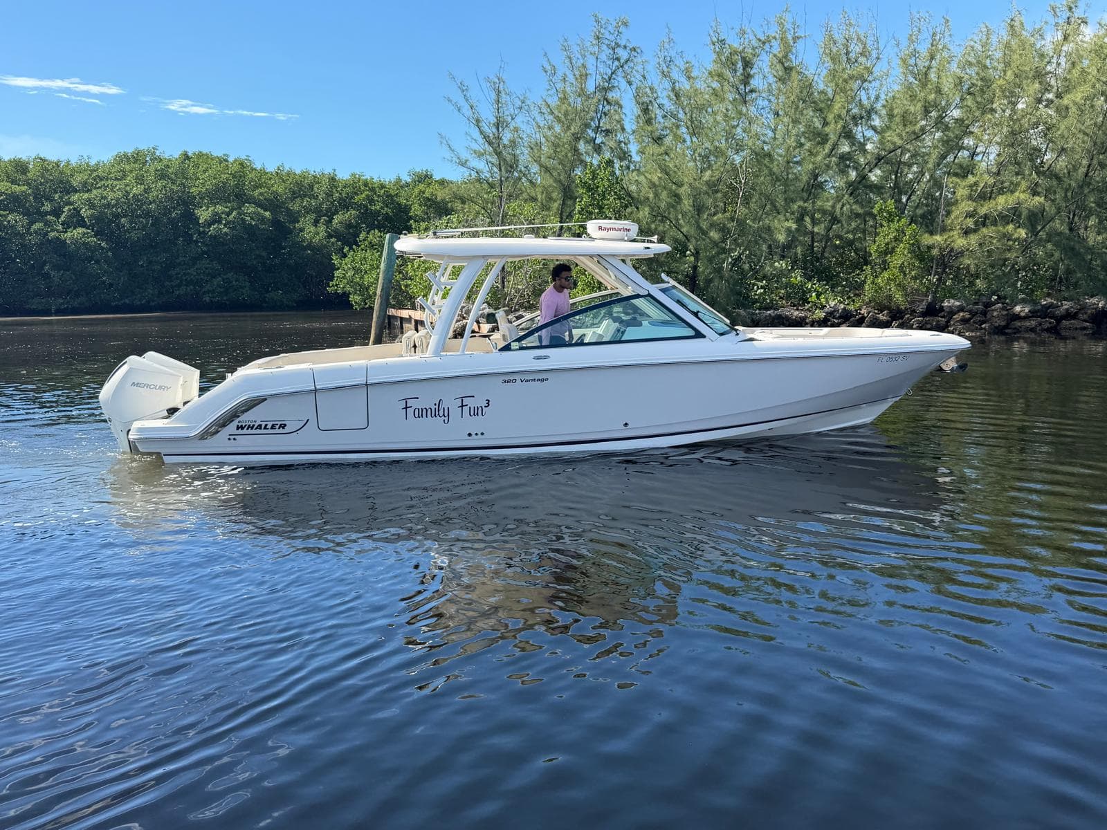 2021 Boston Whaler 320 Vantage for Sale in Key Largo, FL Bowrider