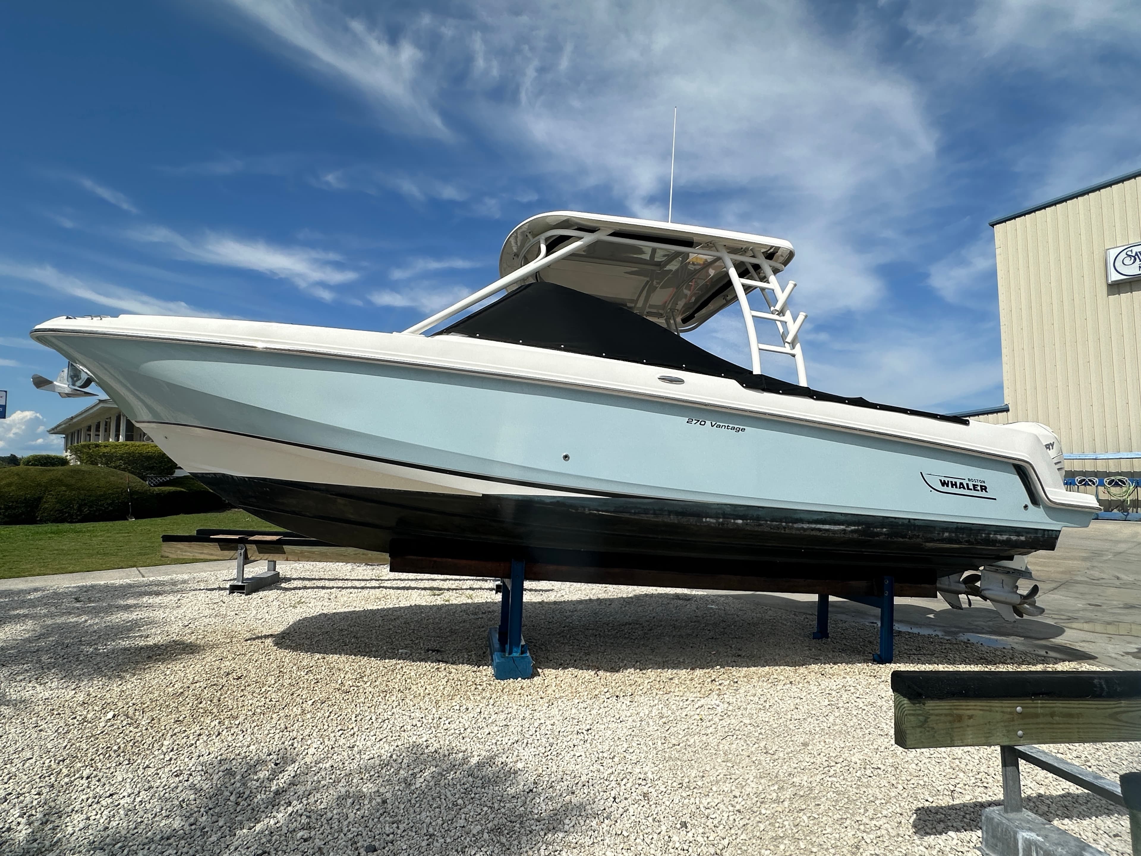 2017 Boston Whaler 270 Vantage for Sale in Thunderbolt, GA Dual Console 2