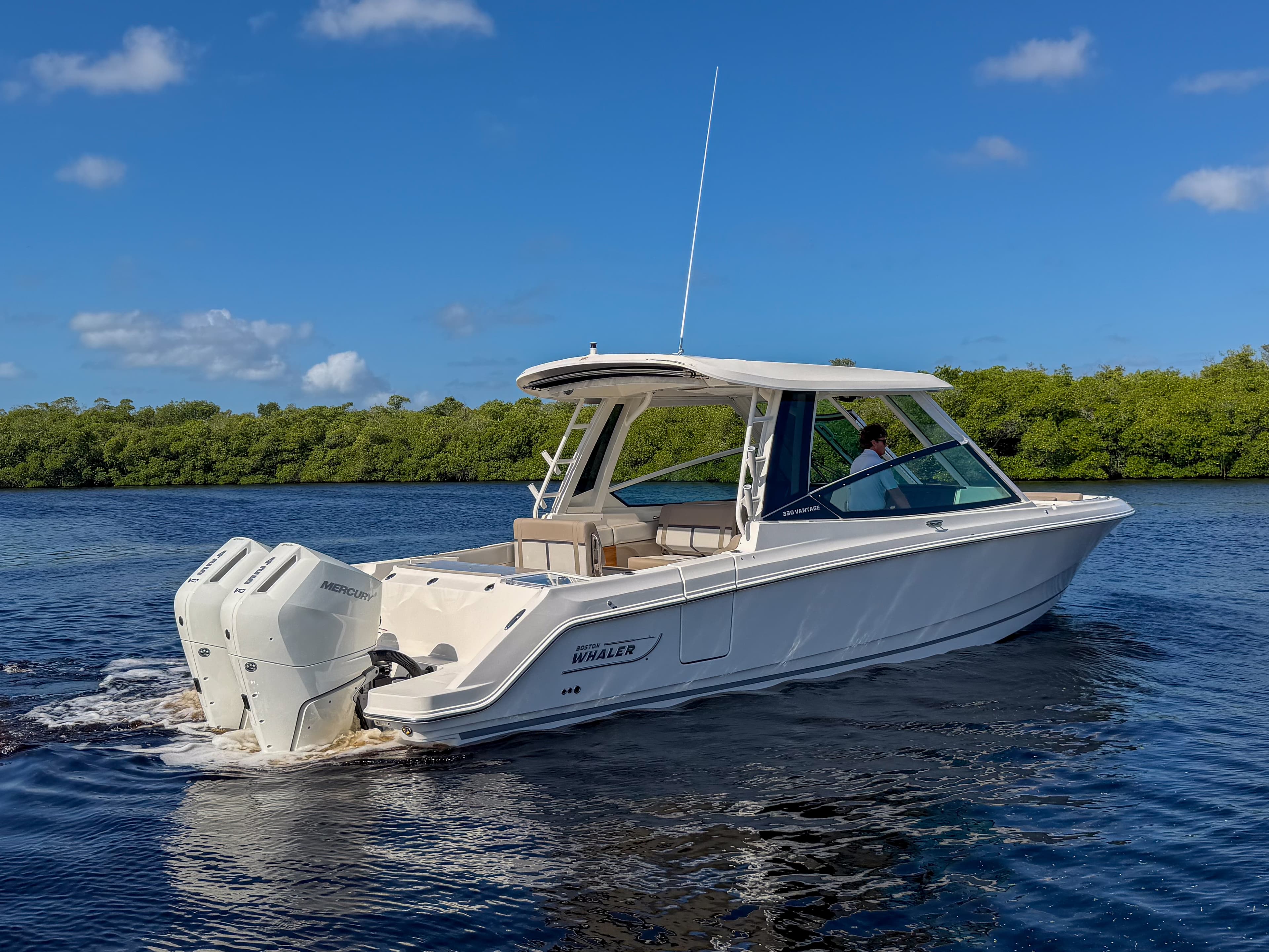 2027 Boston Whaler 330 Vantage for Sale in Fort Myers, FL Dual Console 2