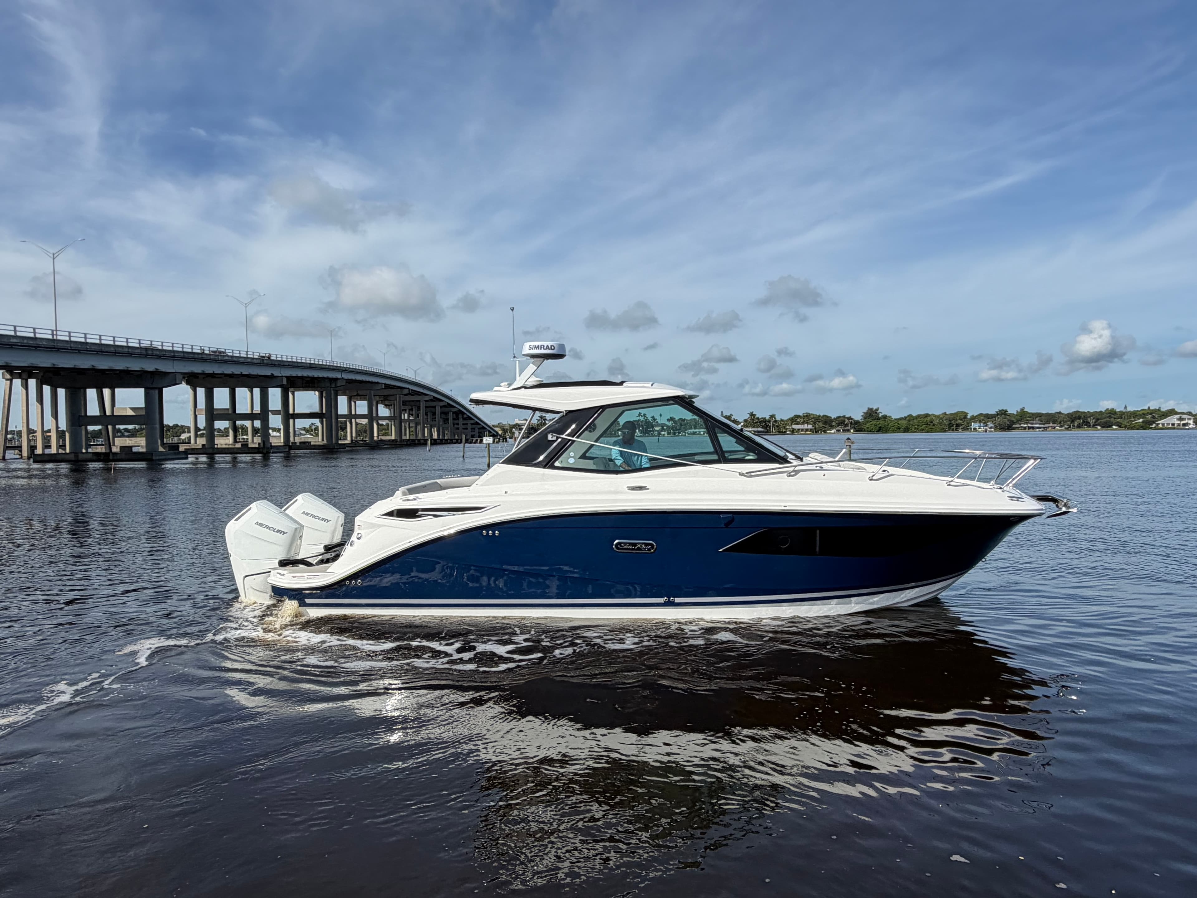 2027 Sea Ray Sundancer 320 Outboard for Sale in Stuart, Florida Express Cruiser 2