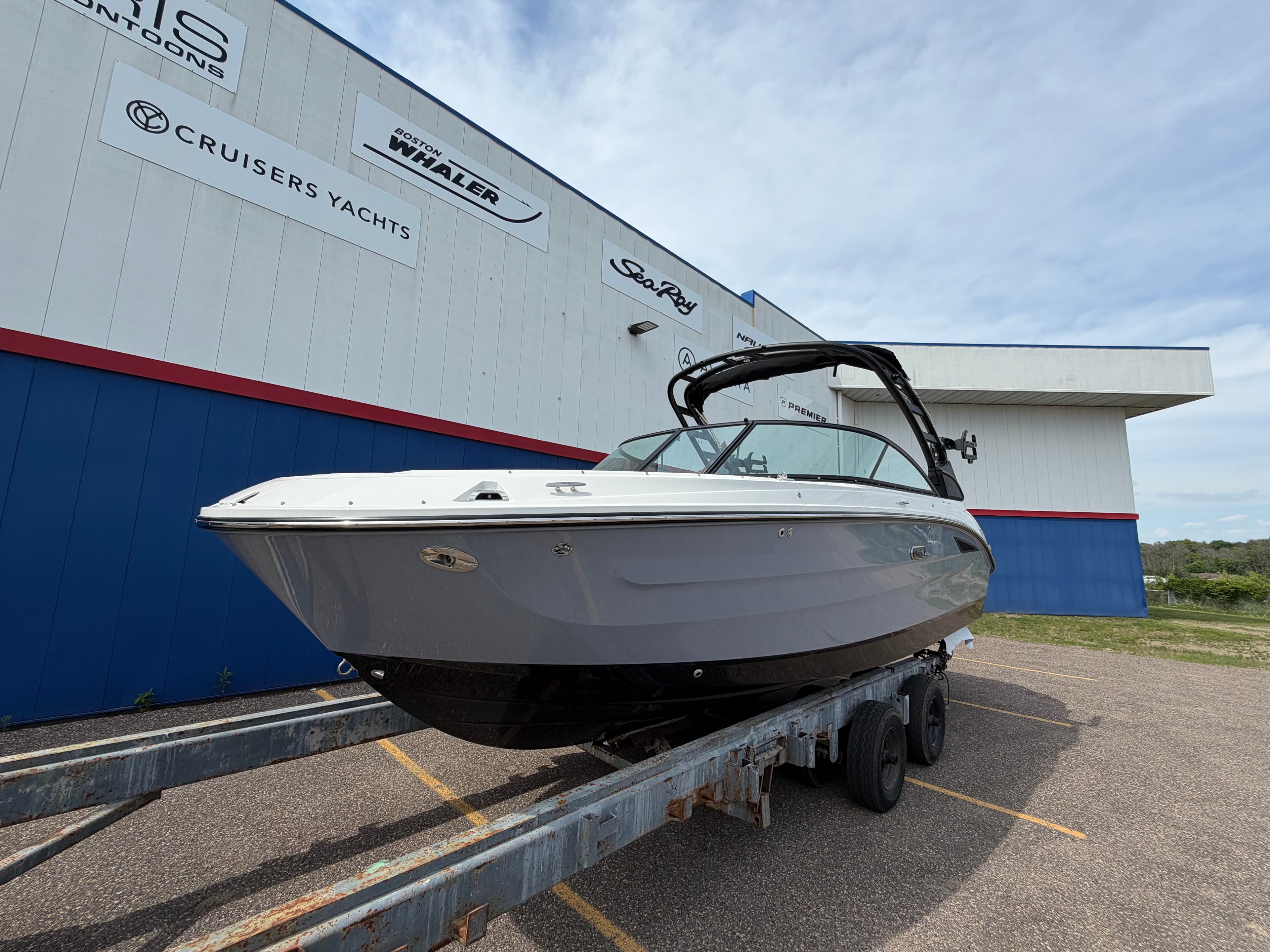 2026 Sea Ray SDX 250 Surf for Sale in Excelsior, Minnesota Bowrider 4