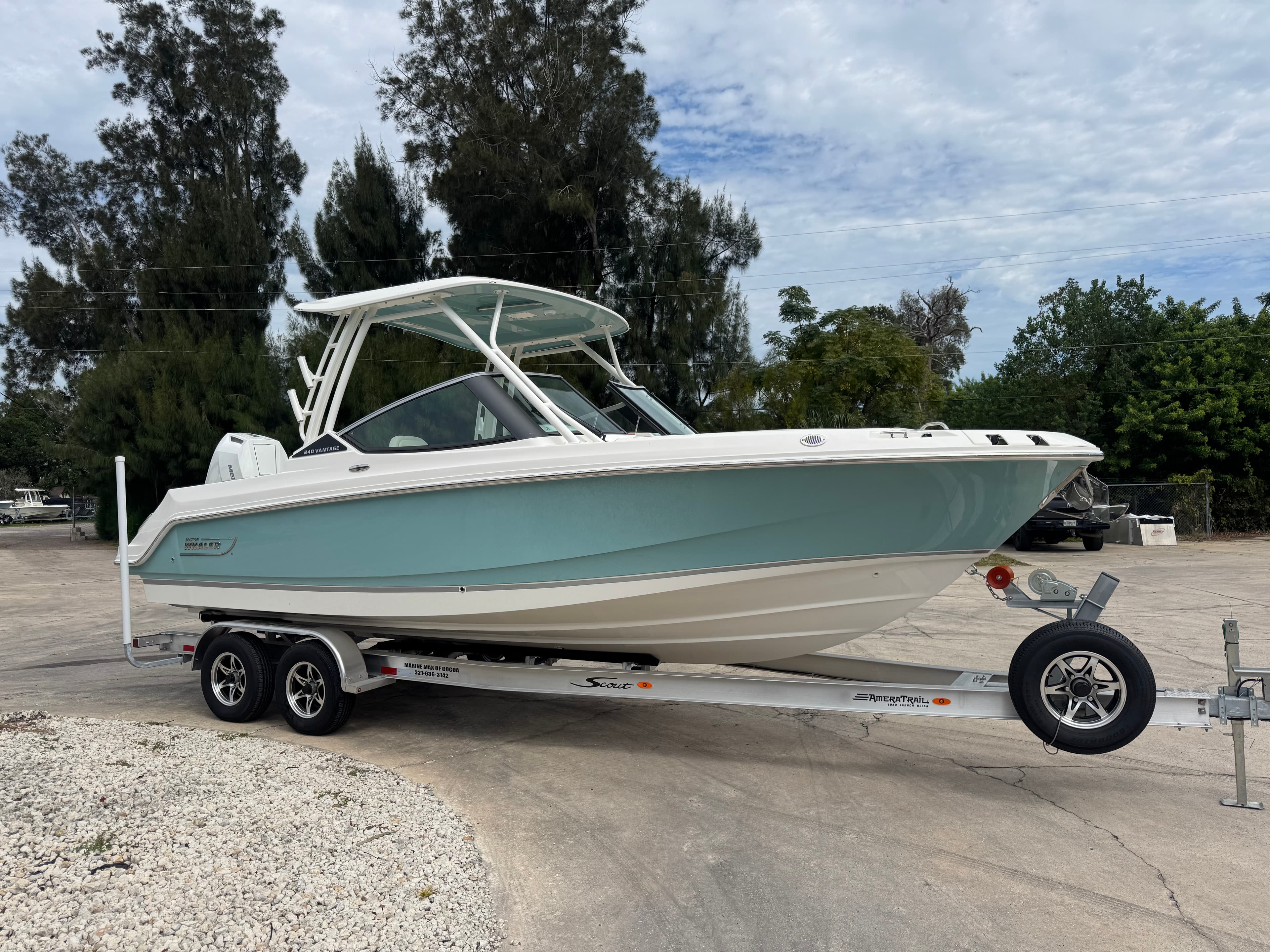 2027 Boston Whaler 240 Vantage for Sale in Cocoa, Florida Dual Console
