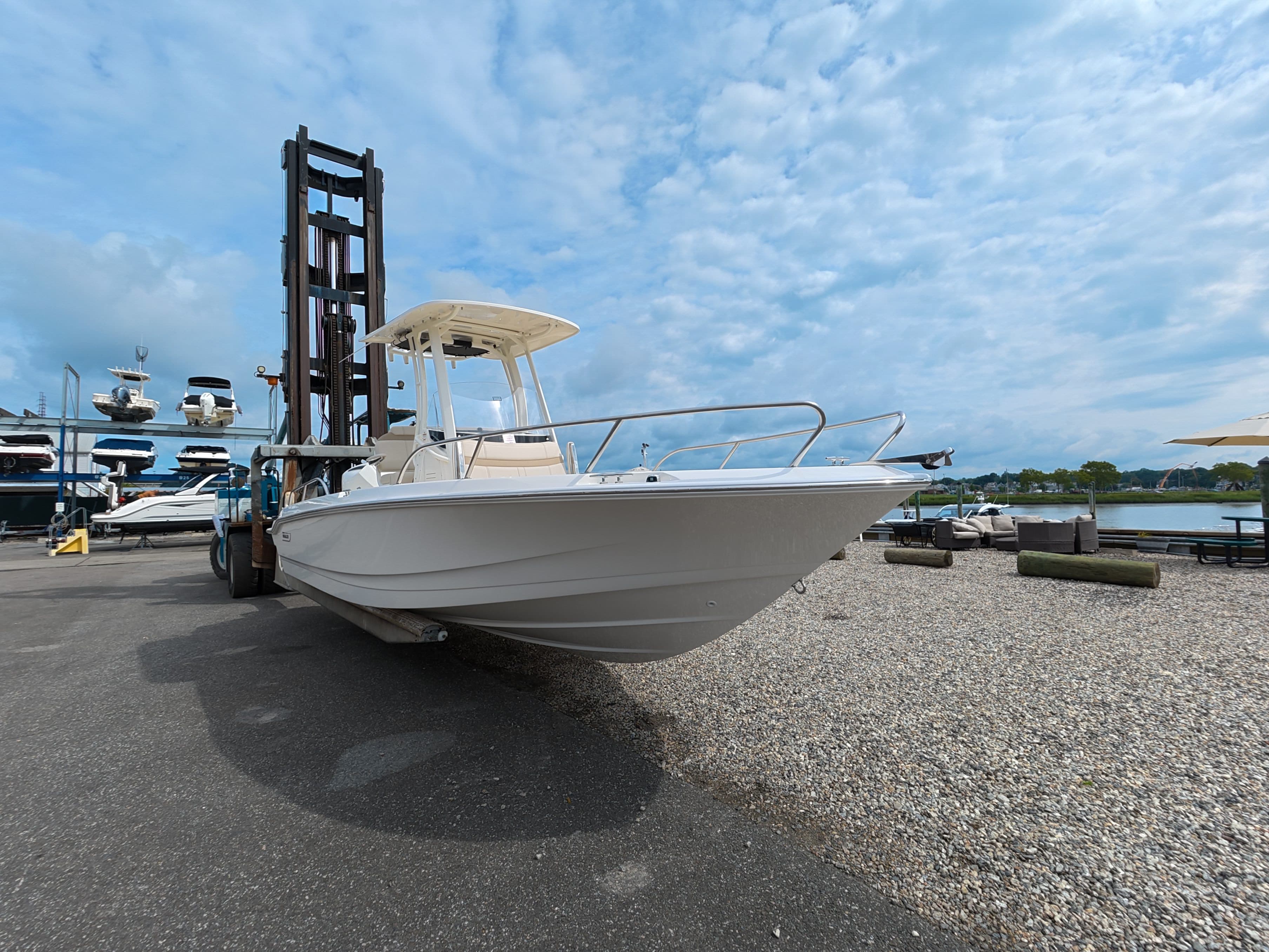 2027 Boston Whaler 220 Dauntless for Sale in Norwalk, Connecticut Center Console 3