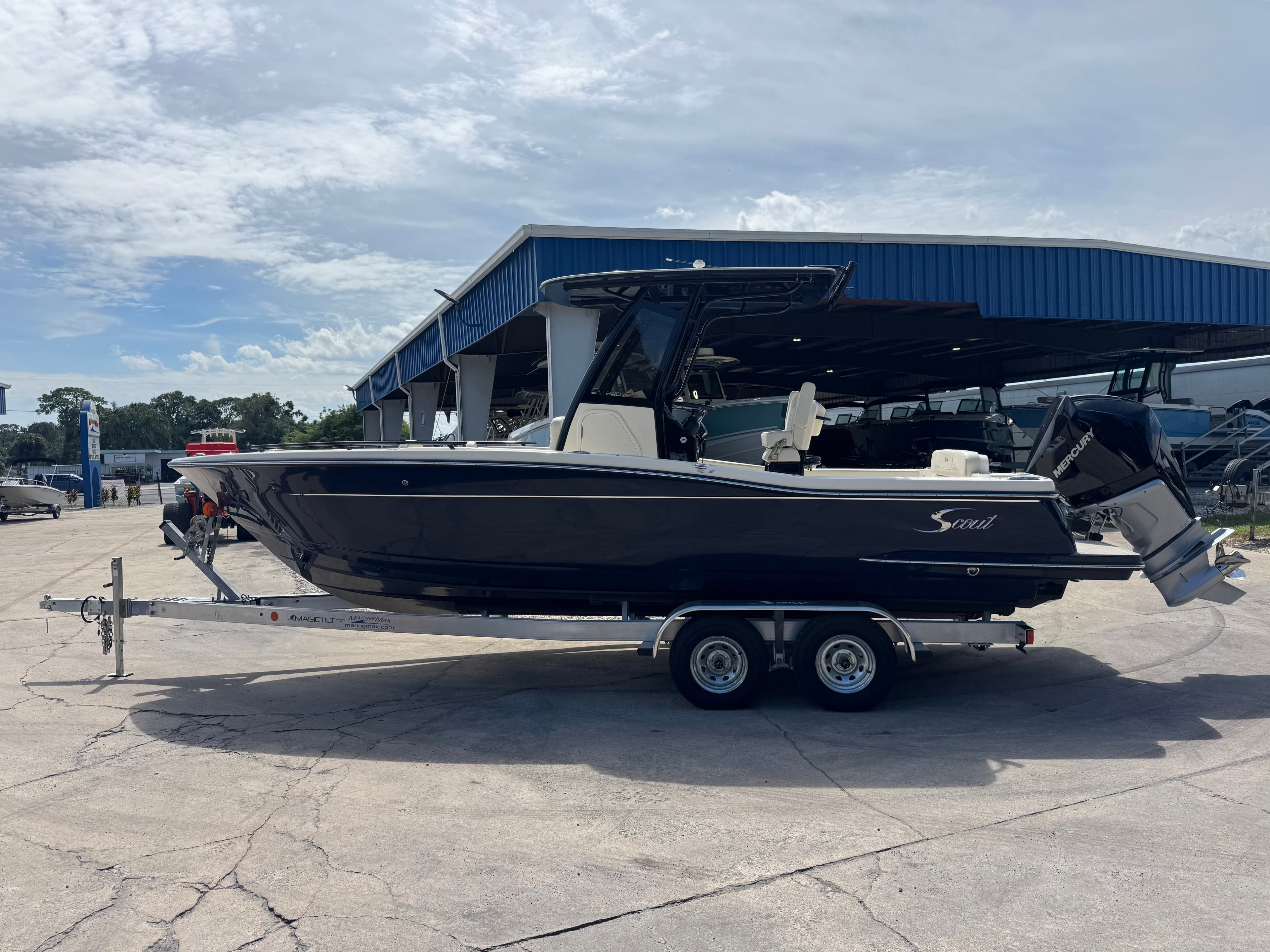 2027 Scout Boats 240 XSF for Sale in Cocoa, Florida Center Console 4
