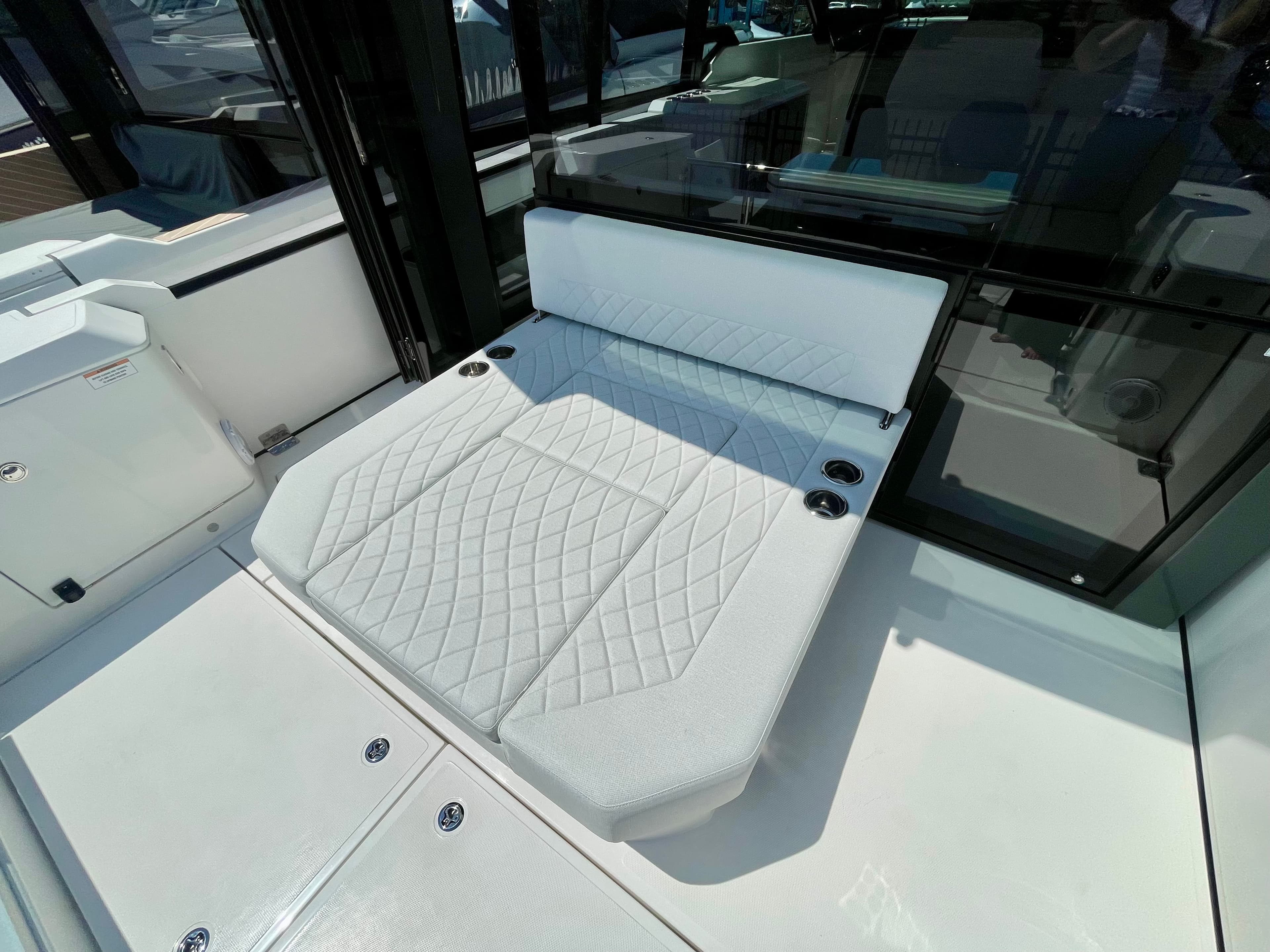 2027 Saxdor 400 GTC for Sale in Danvers, Massachusetts Motor Yacht 3