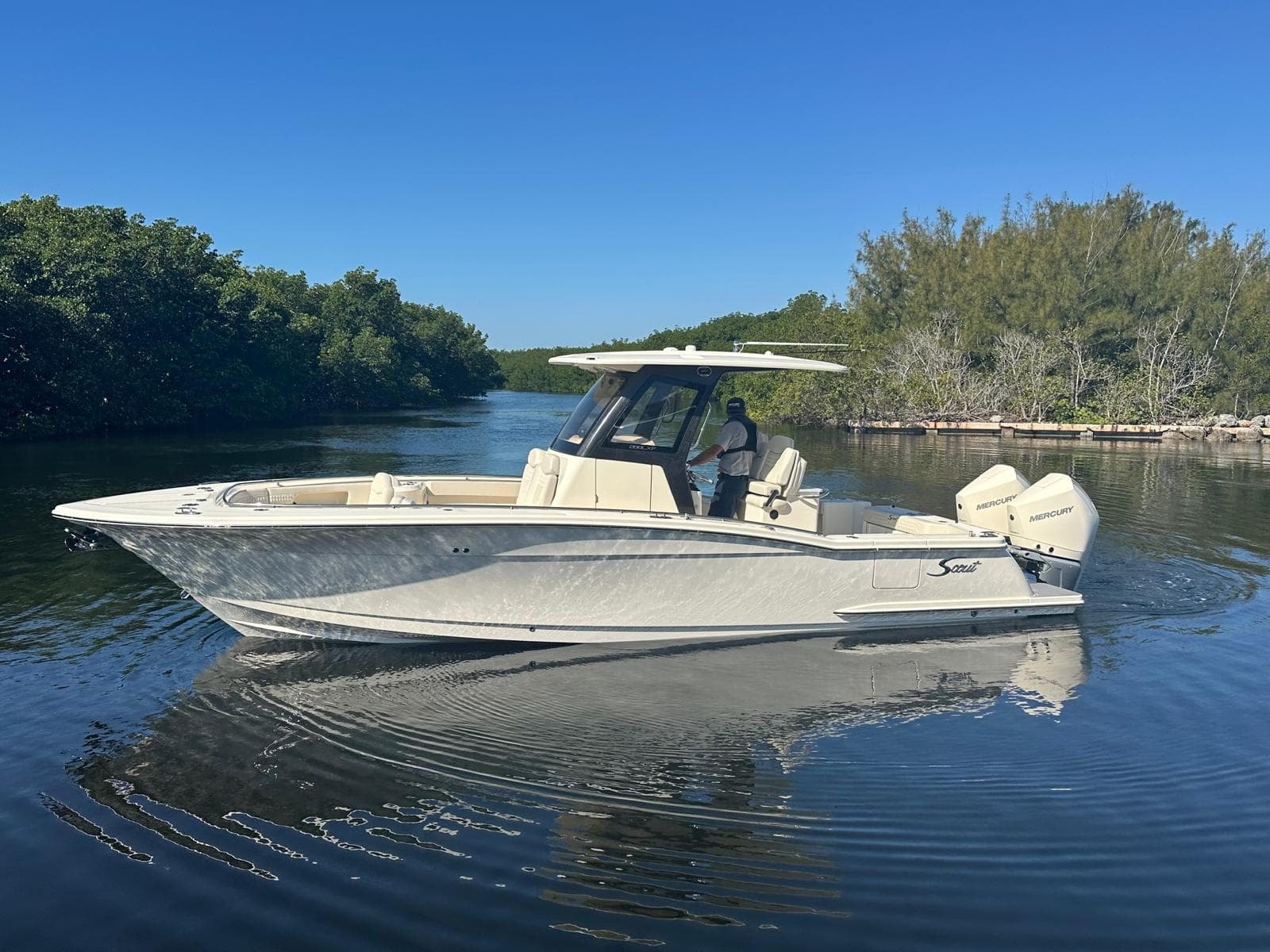 2026 Scout Boats 288 LXF for Sale in Key Largo, FL Center Console
