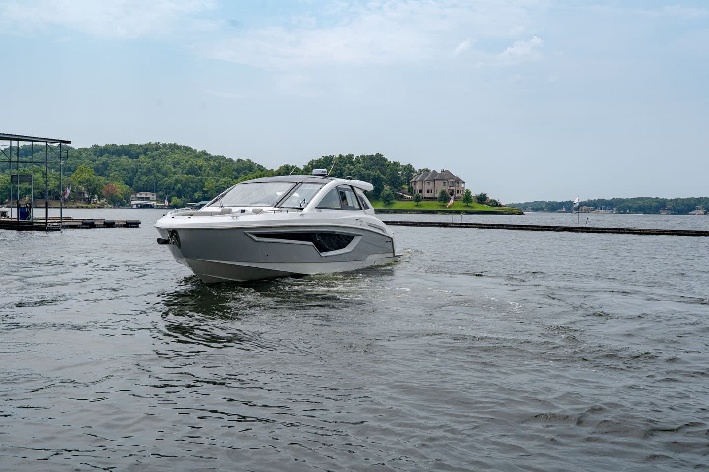 2027 Cruisers Yachts 42 GLS OB for Sale in Lake Ozark, Missouri Bowrider 3