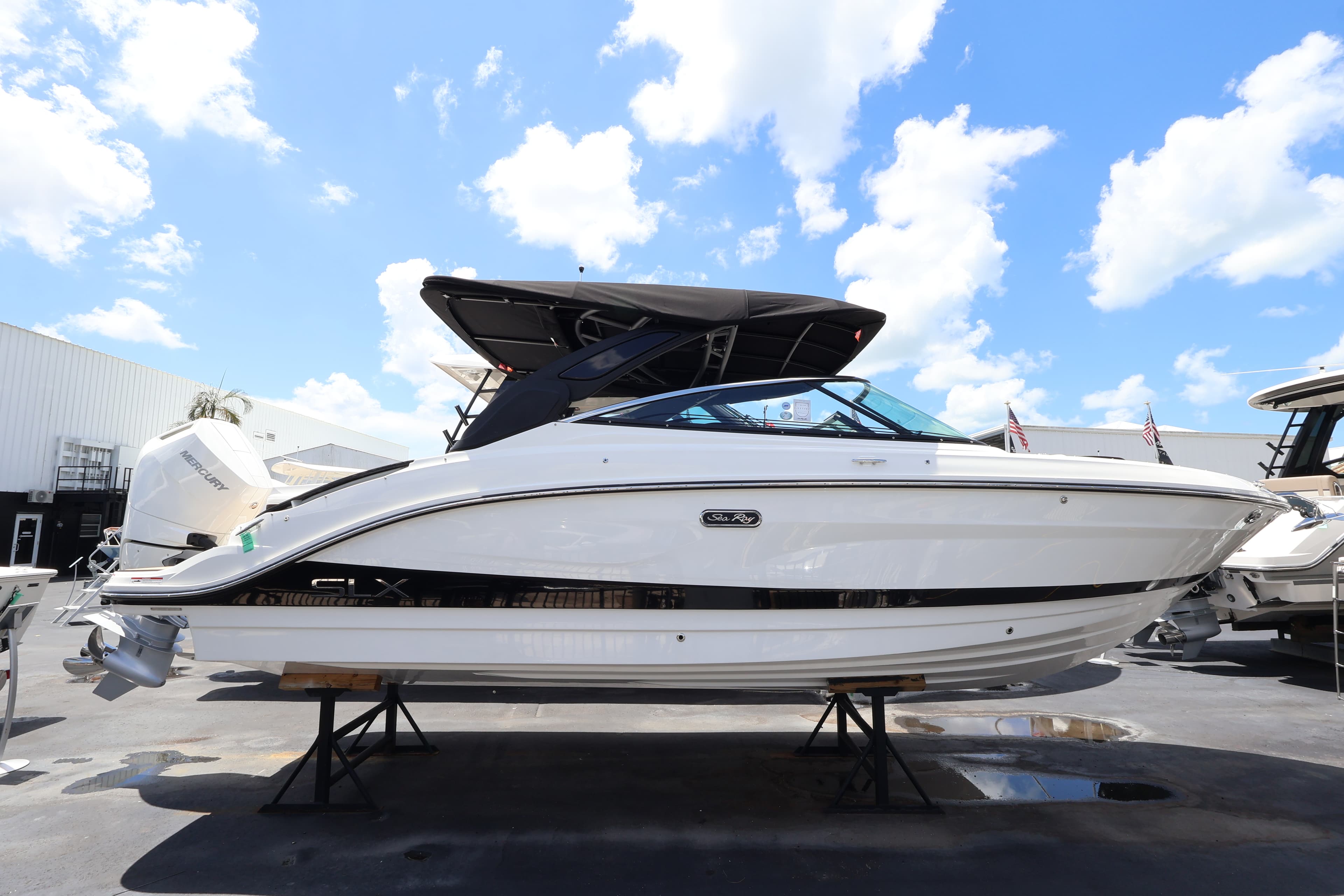 2027 Sea Ray SLX 260 Outboard for Sale in Naples, Florida Bowrider