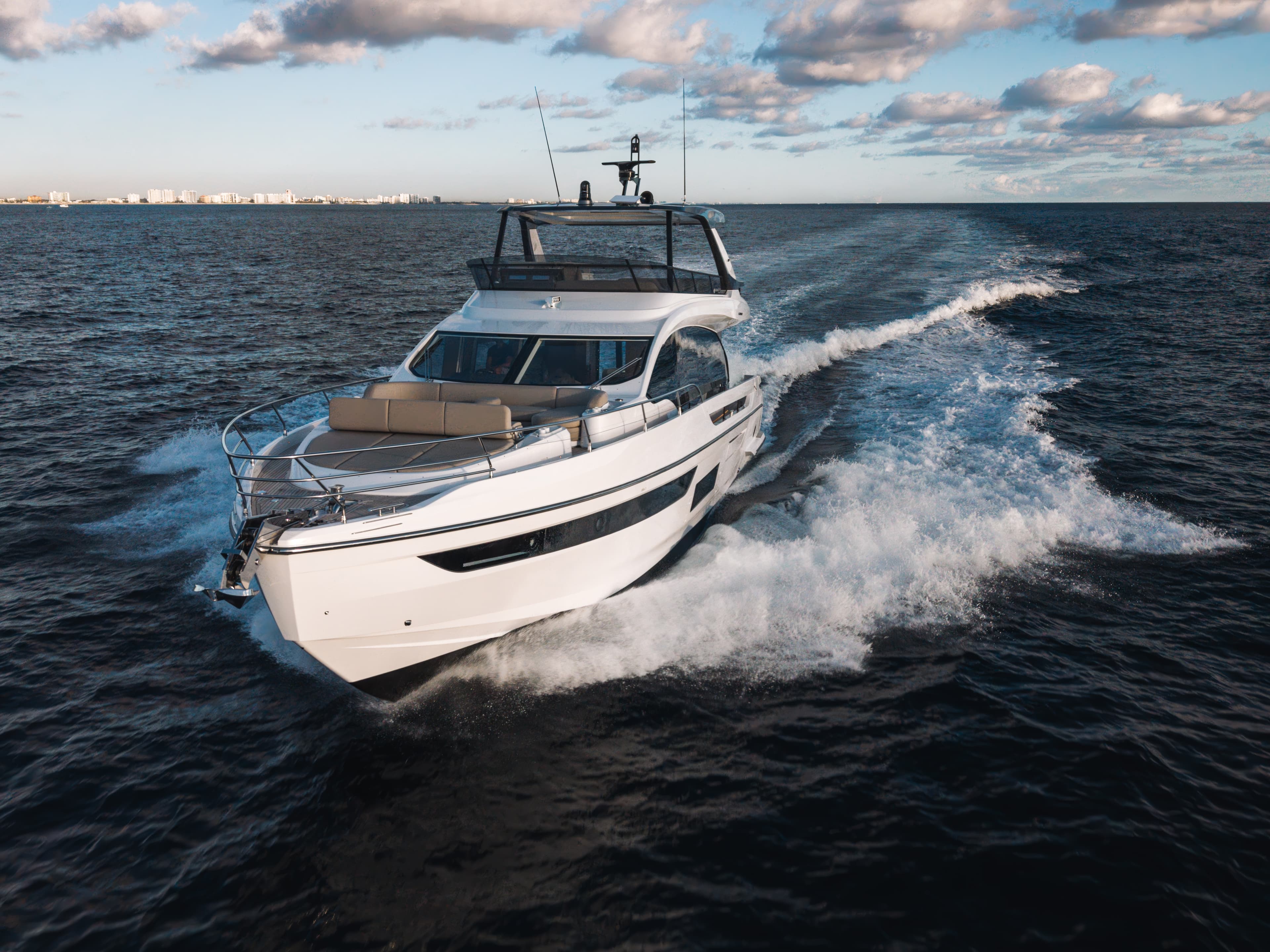 2025 Azimut Fly 72 for Sale in Pompano Beach, FL Flybridge 3