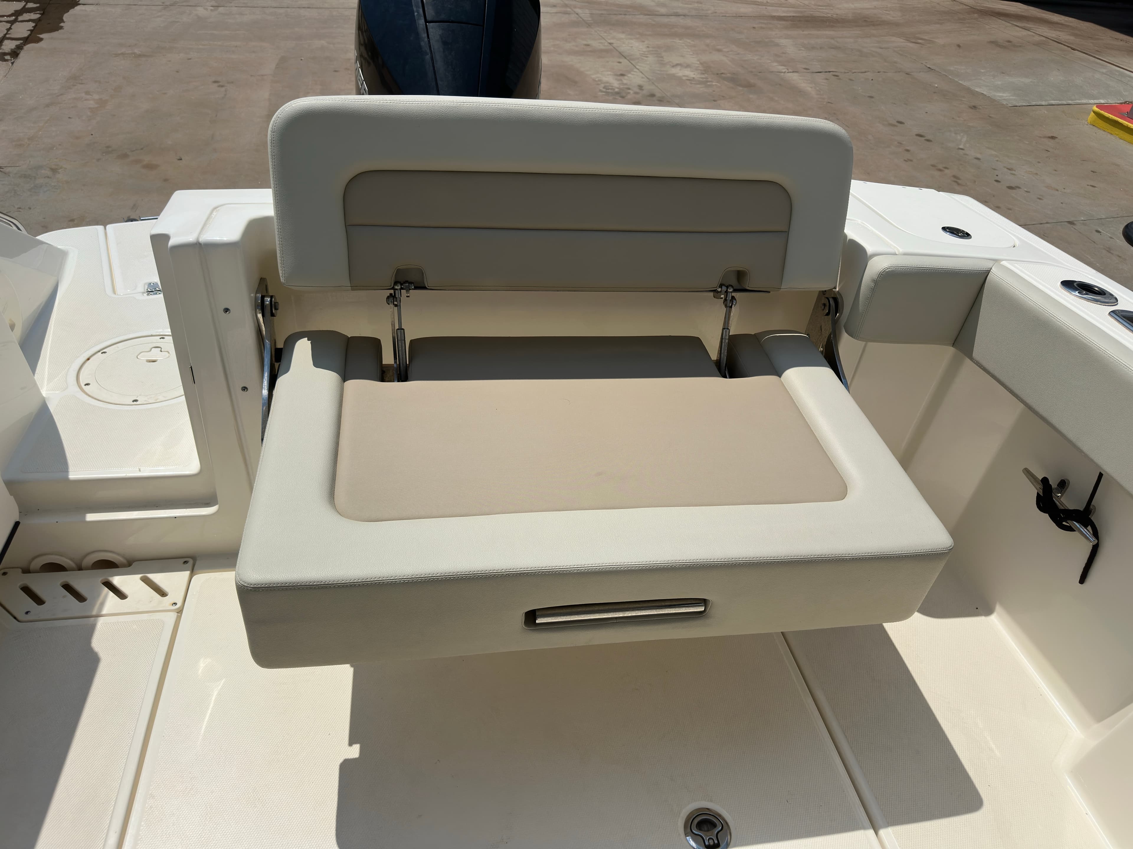 2022 Boston Whaler 240 Vantage for Sale in Thunderbolt, GA Dual Console 3