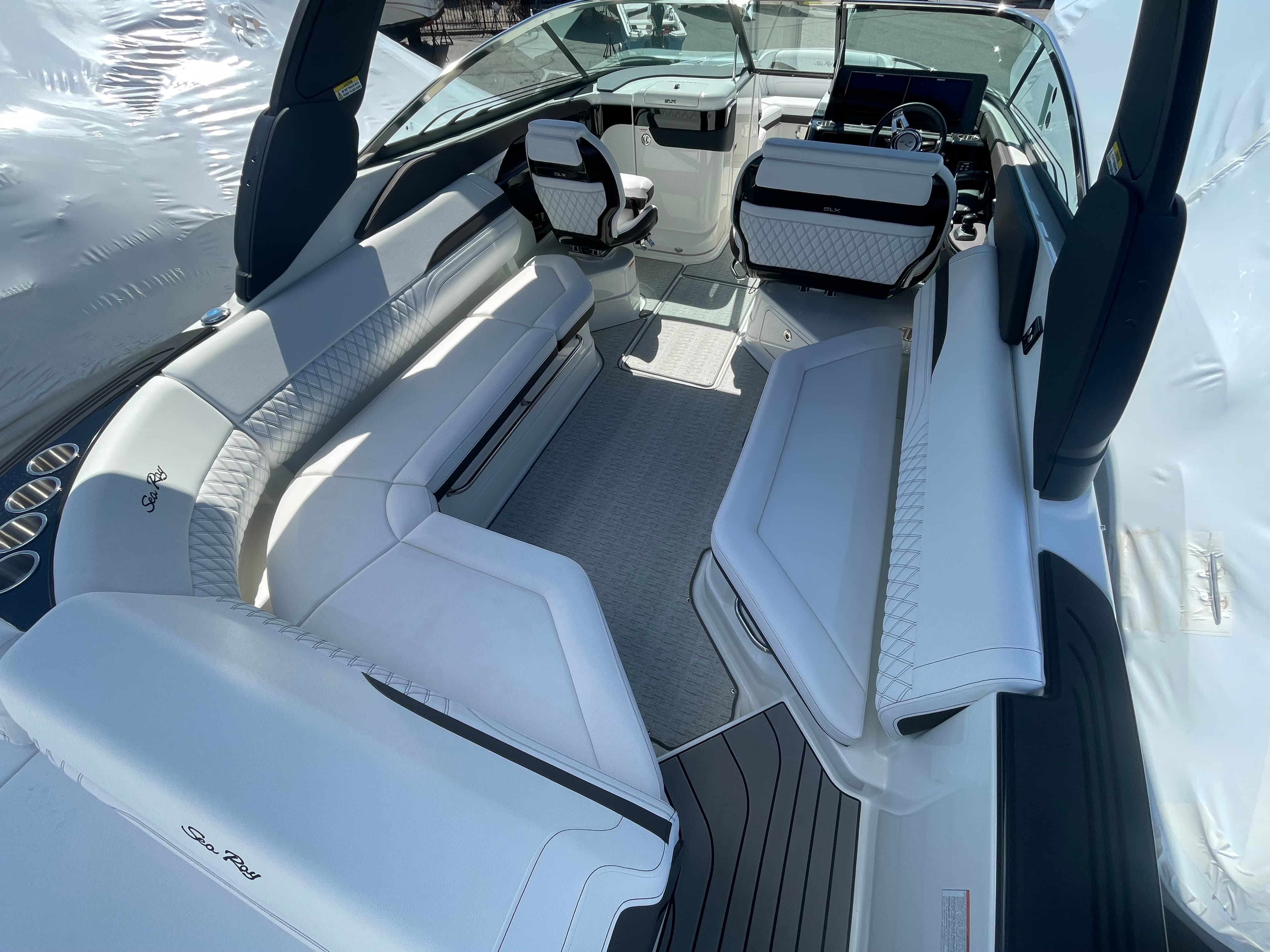 2026 Sea Ray SLX 280 Outboard for Sale in Danvers, Massachusetts Bowrider 4
