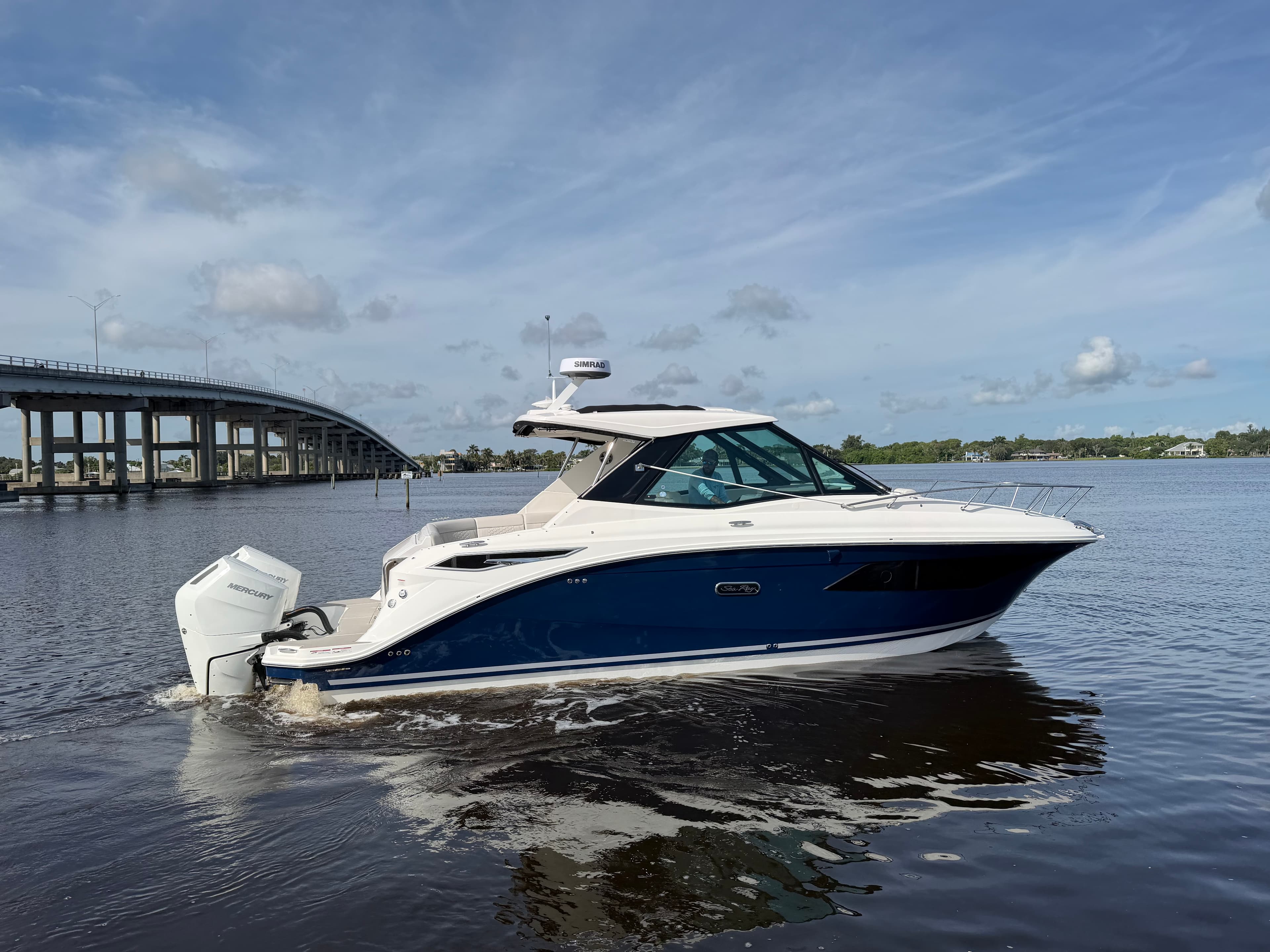 2027 Sea Ray Sundancer 320 Outboard for Sale in Stuart, Florida Express Cruiser