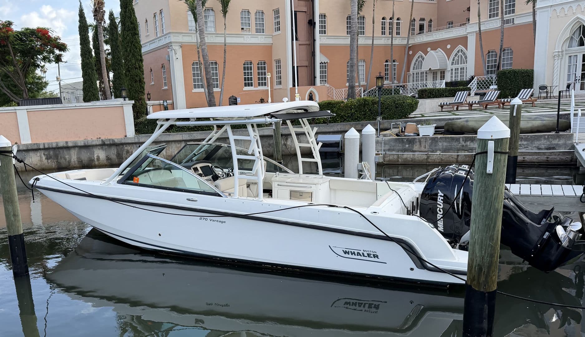 2016 Boston Whaler 270 Vantage for Sale in St Petersburg, FL Dual Console