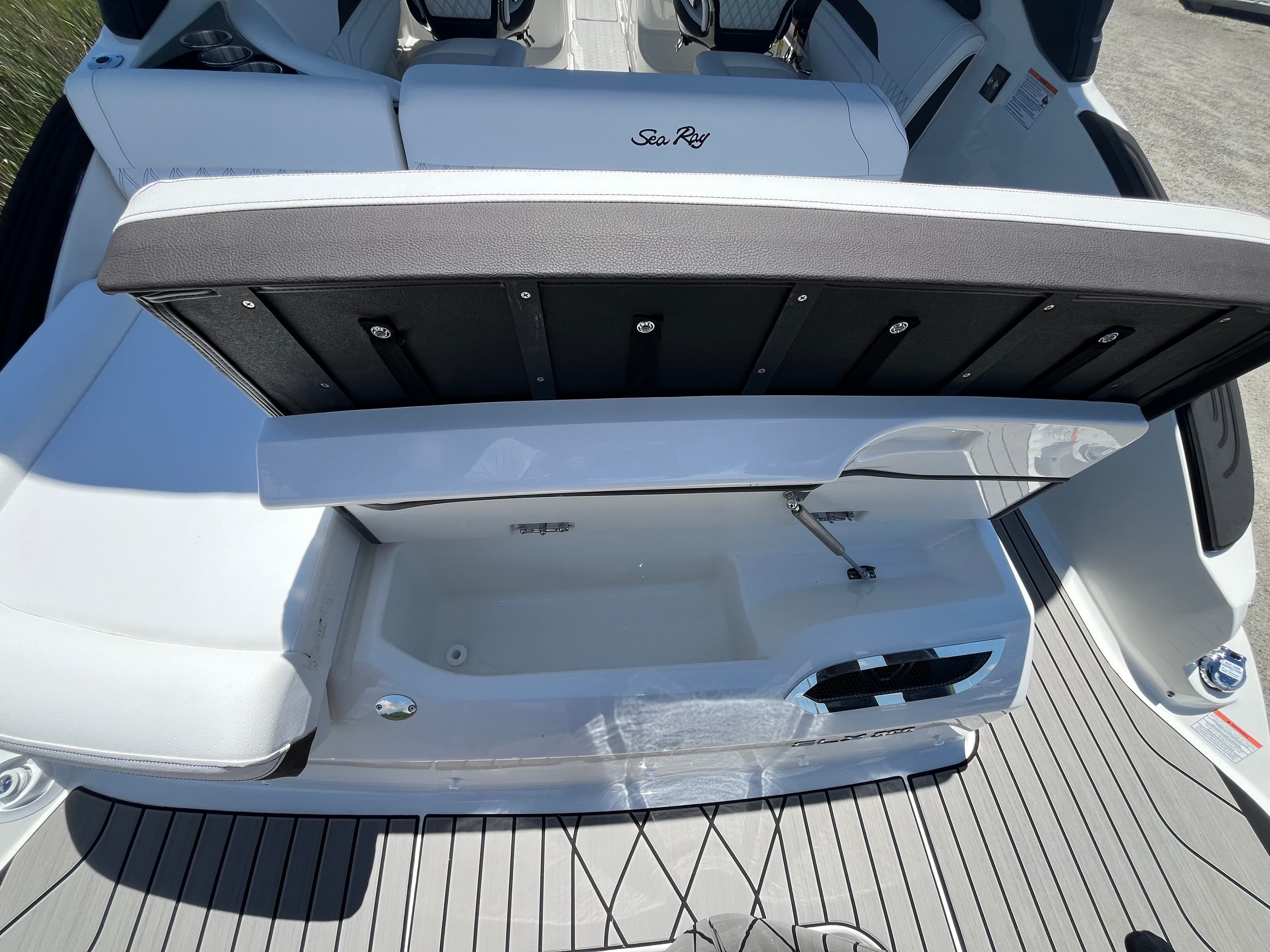 2026 Sea Ray SLX 260 Outboard for Sale in Westbrook, Connecticut Bowrider 5