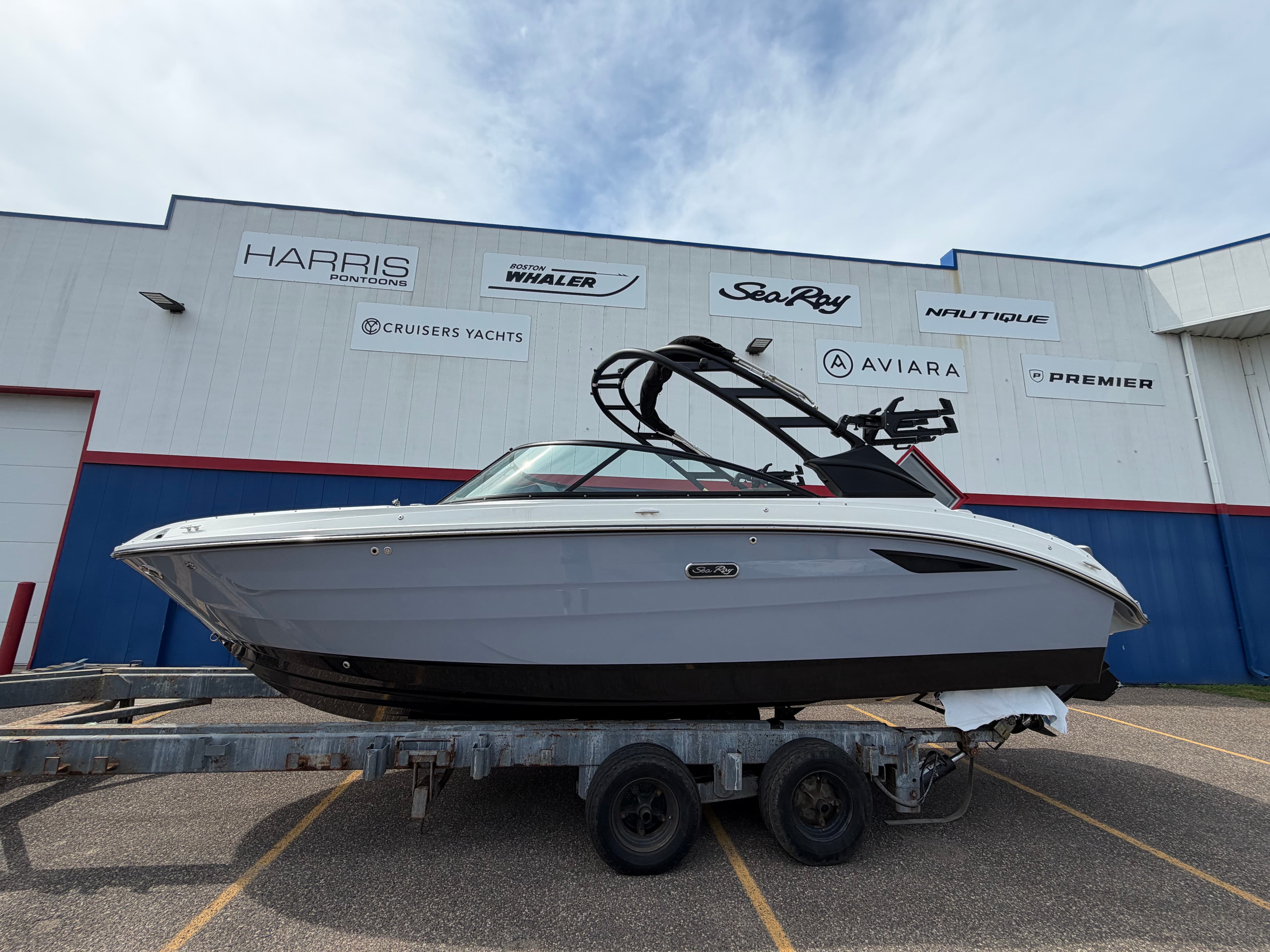 2026 Sea Ray SDX 250 Surf for Sale in Excelsior, Minnesota Bowrider