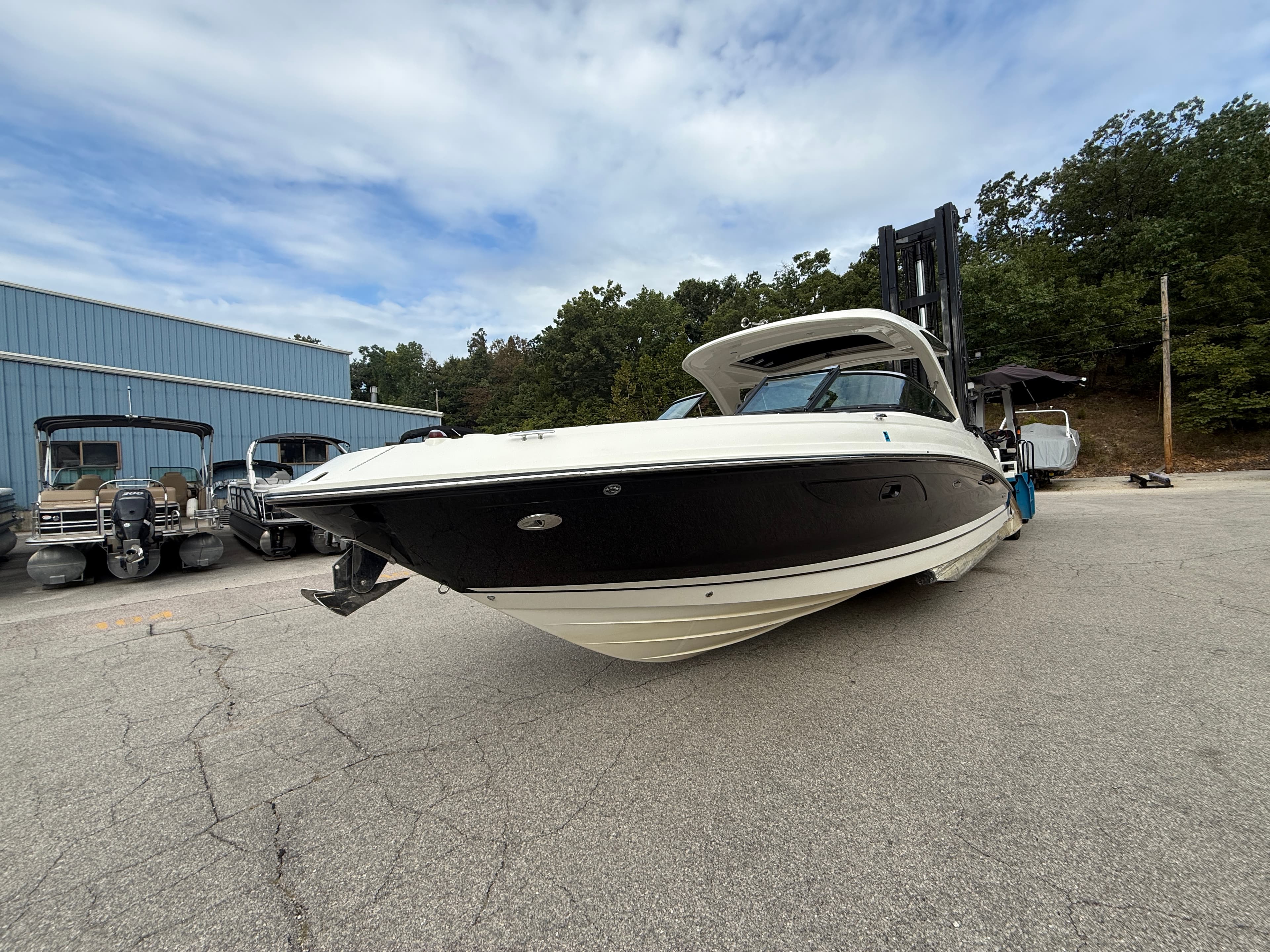 2017 Sea Ray SLX 350 for Sale in Lake Ozark, MO Bowrider 4