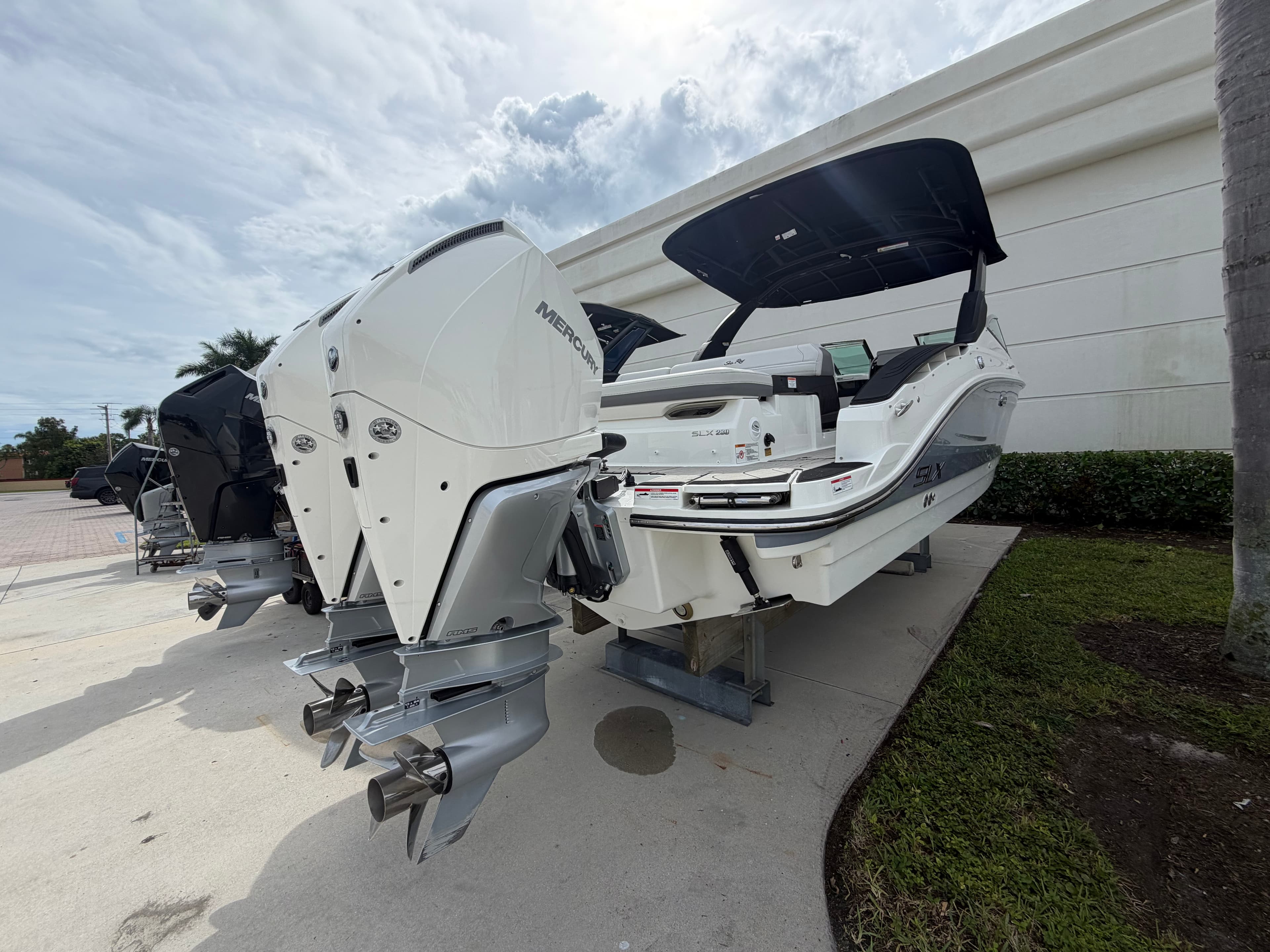 2027 Sea Ray SLX 280 Outboard for Sale in Stuart, Florida Bowrider 3