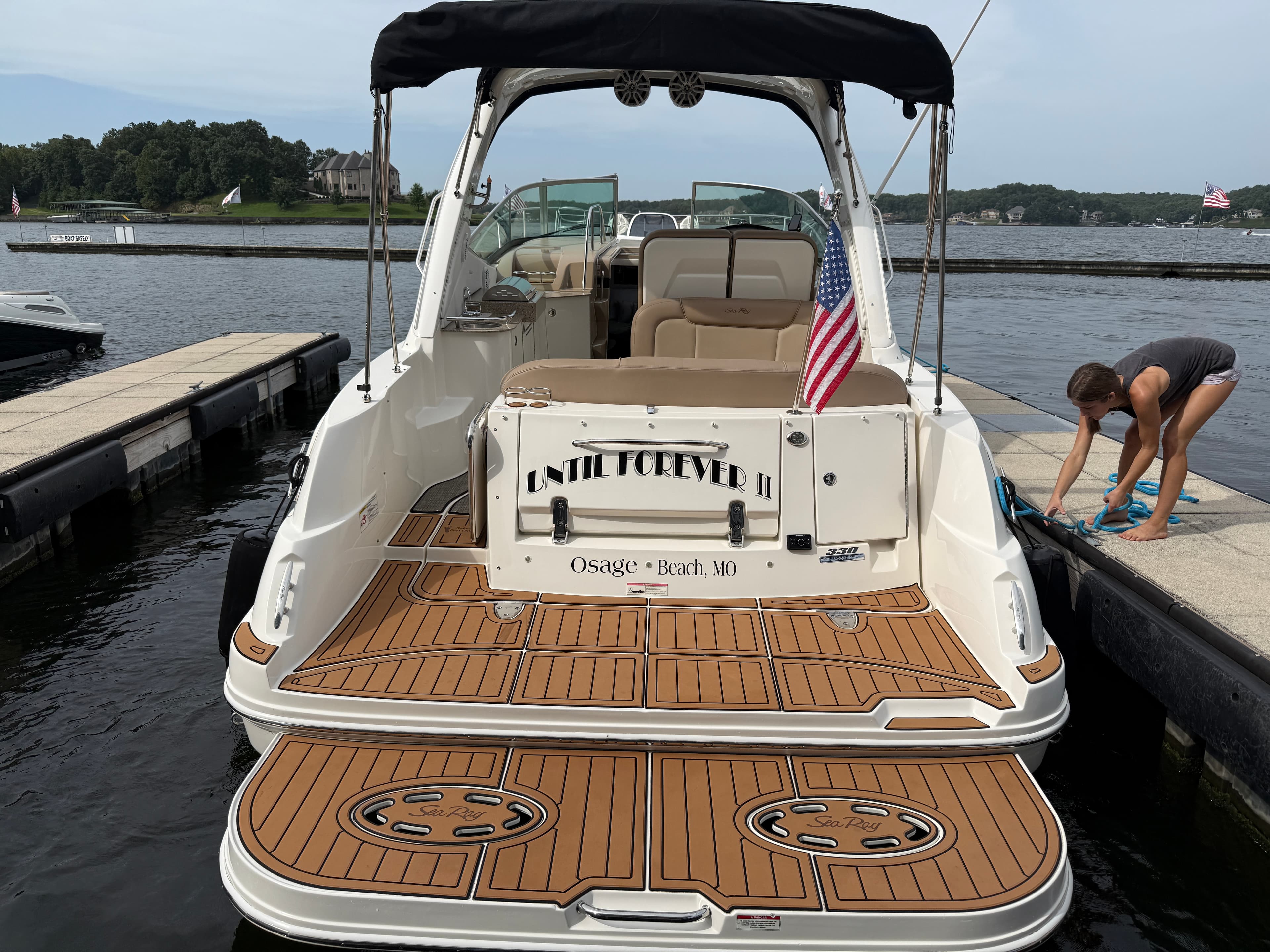 2016 Sea Ray 330 Sundancer for Sale in Lake Ozark, MO Express Cruiser 4