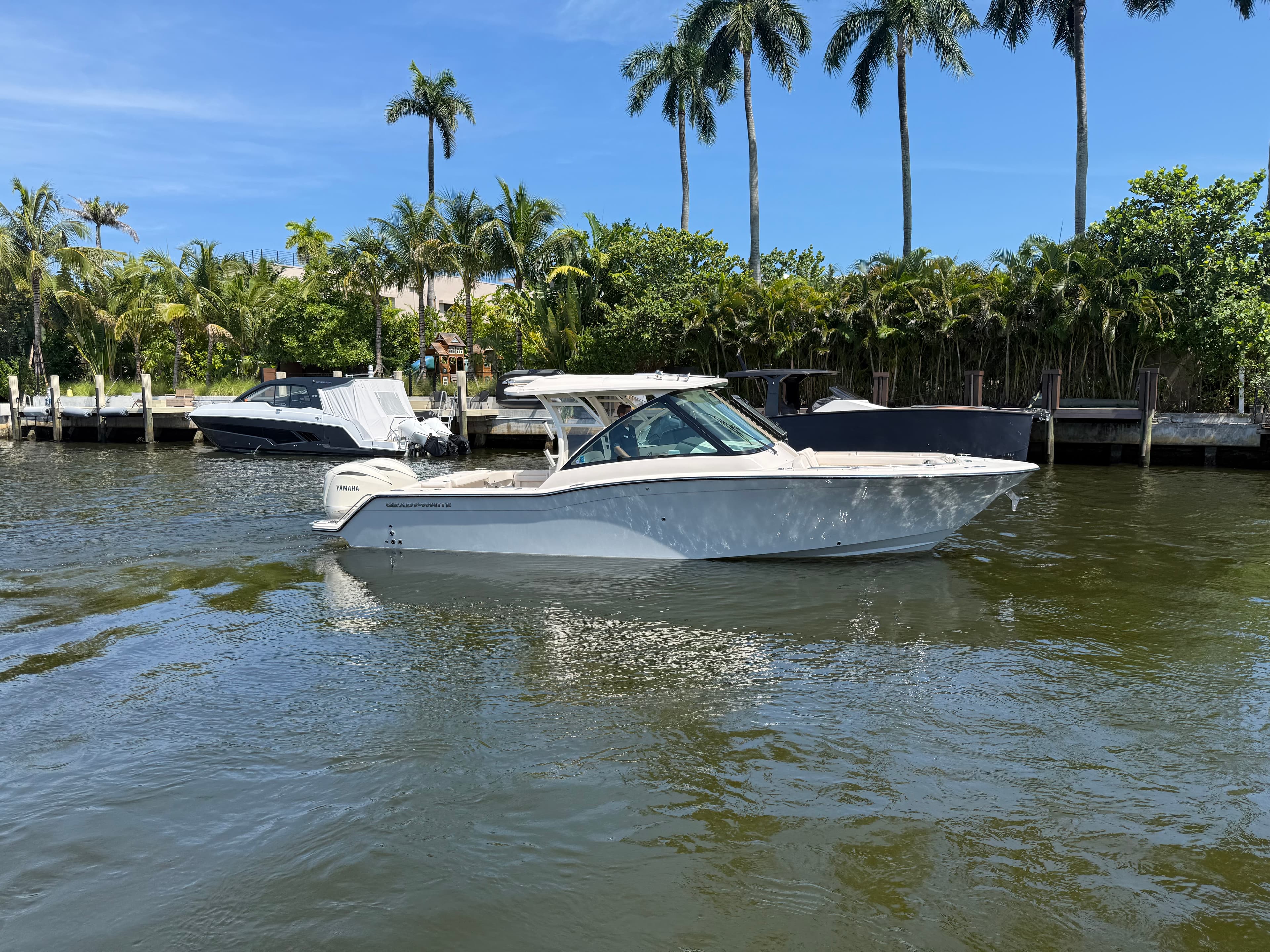 2027 Grady-White Boats Freedom 325 for Sale in Miami, FL Bowrider