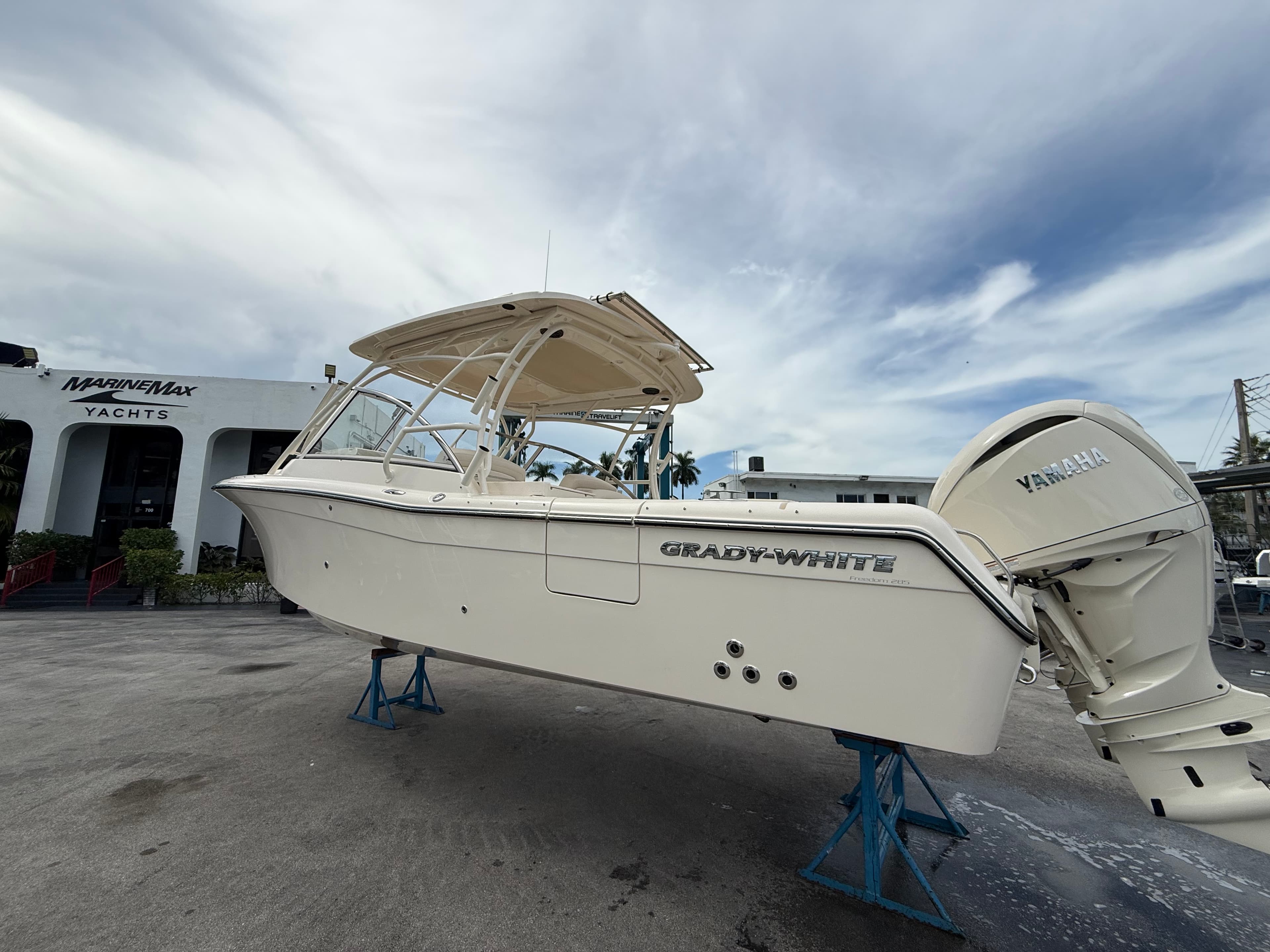 2027 Grady-White Boats Freedom 285 for Sale in Miami, FL Bowrider 5