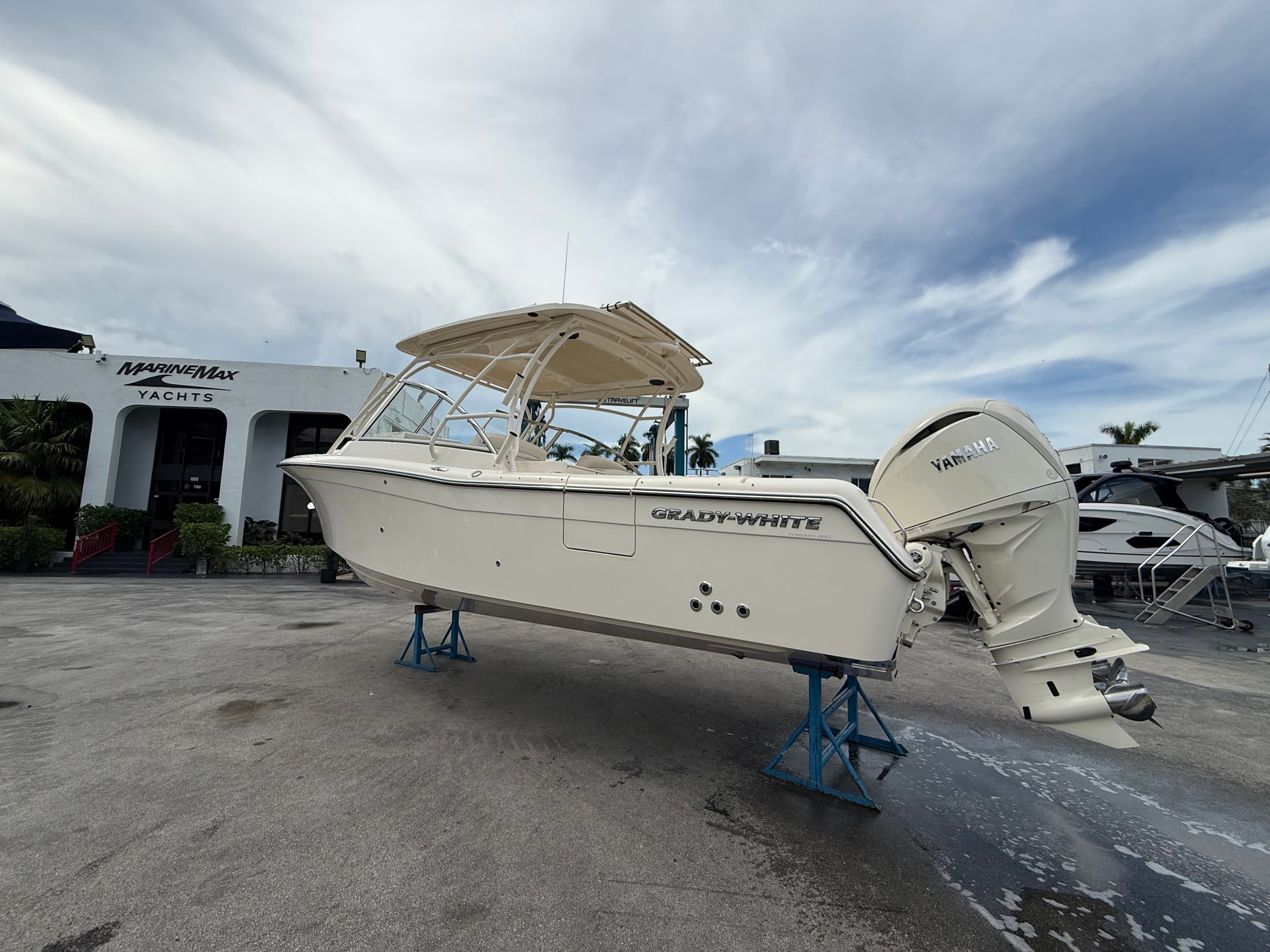 2027 Grady-White Boats Freedom 285 for Sale in Miami, FL Bowrider 4