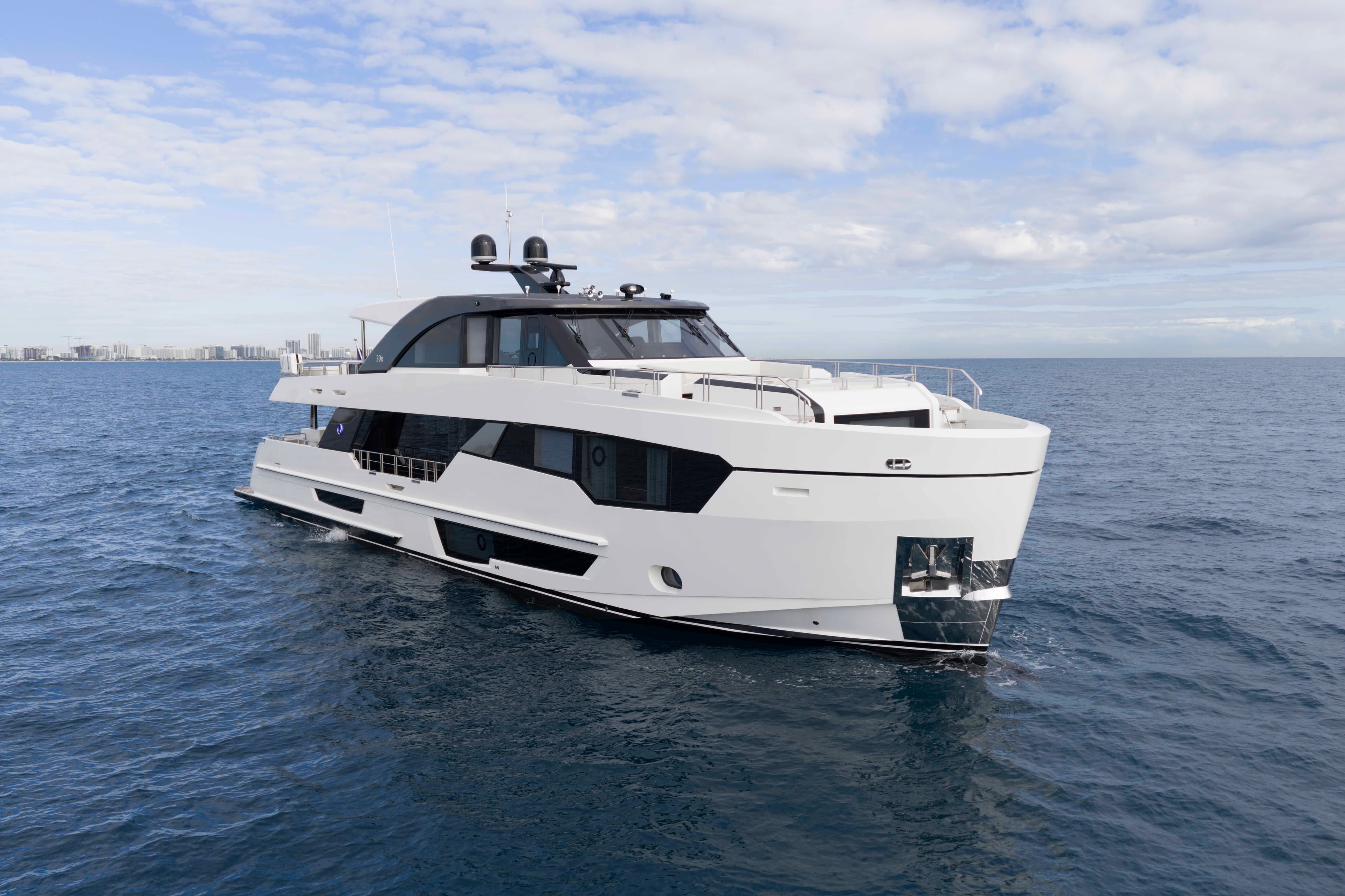 2027 Ocean Alexander 30R for Sale in Pompano Beach, FL Megayacht