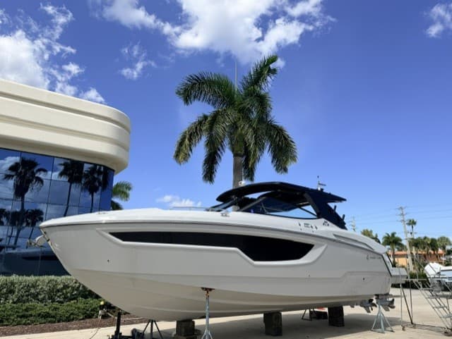 2024 Cruisers Yachts 38 GLS OB for Sale in Stuart, Florida Sport Cruiser