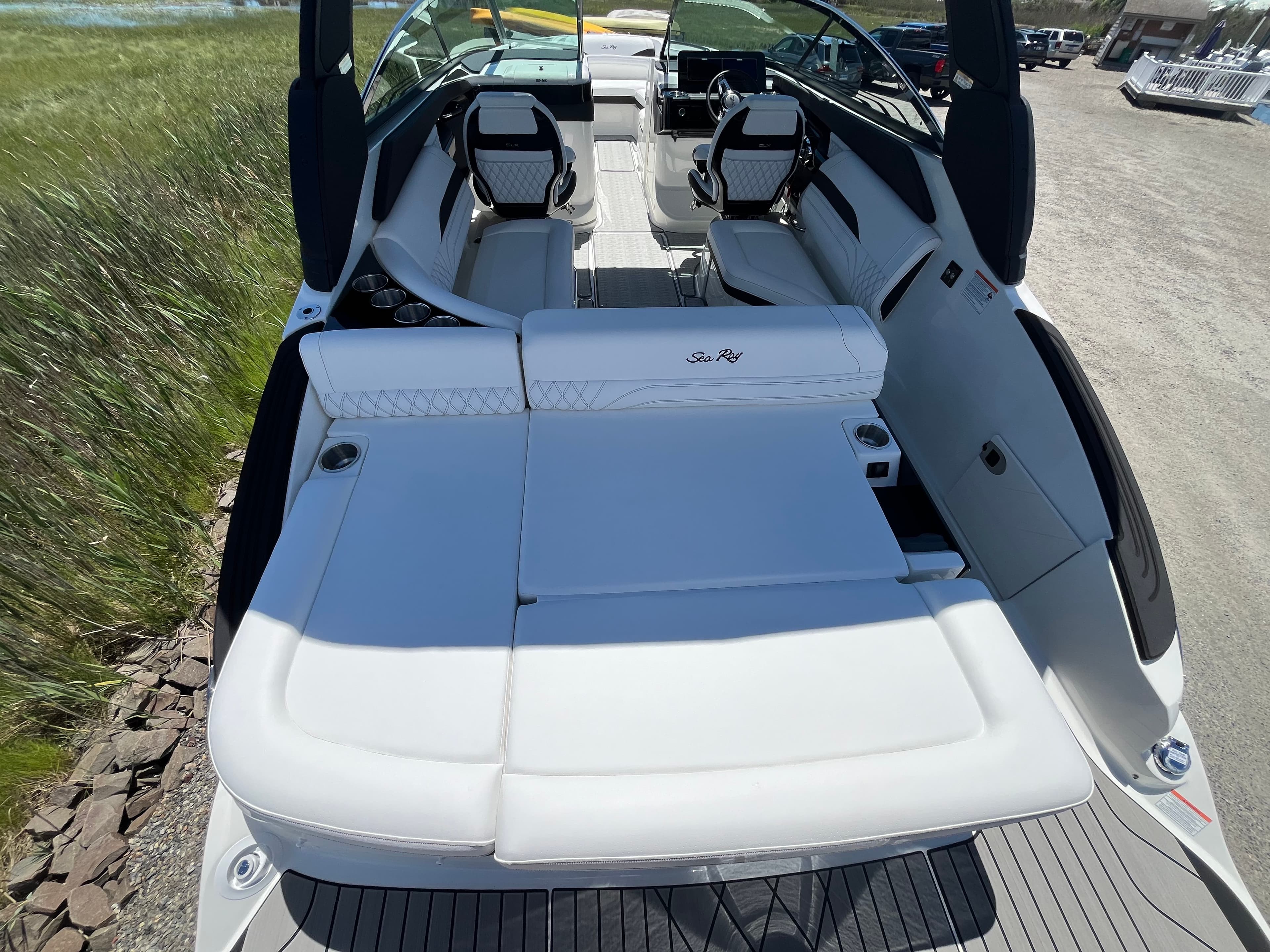 2026 Sea Ray SLX 260 Outboard for Sale in Westbrook, Connecticut Bowrider 3