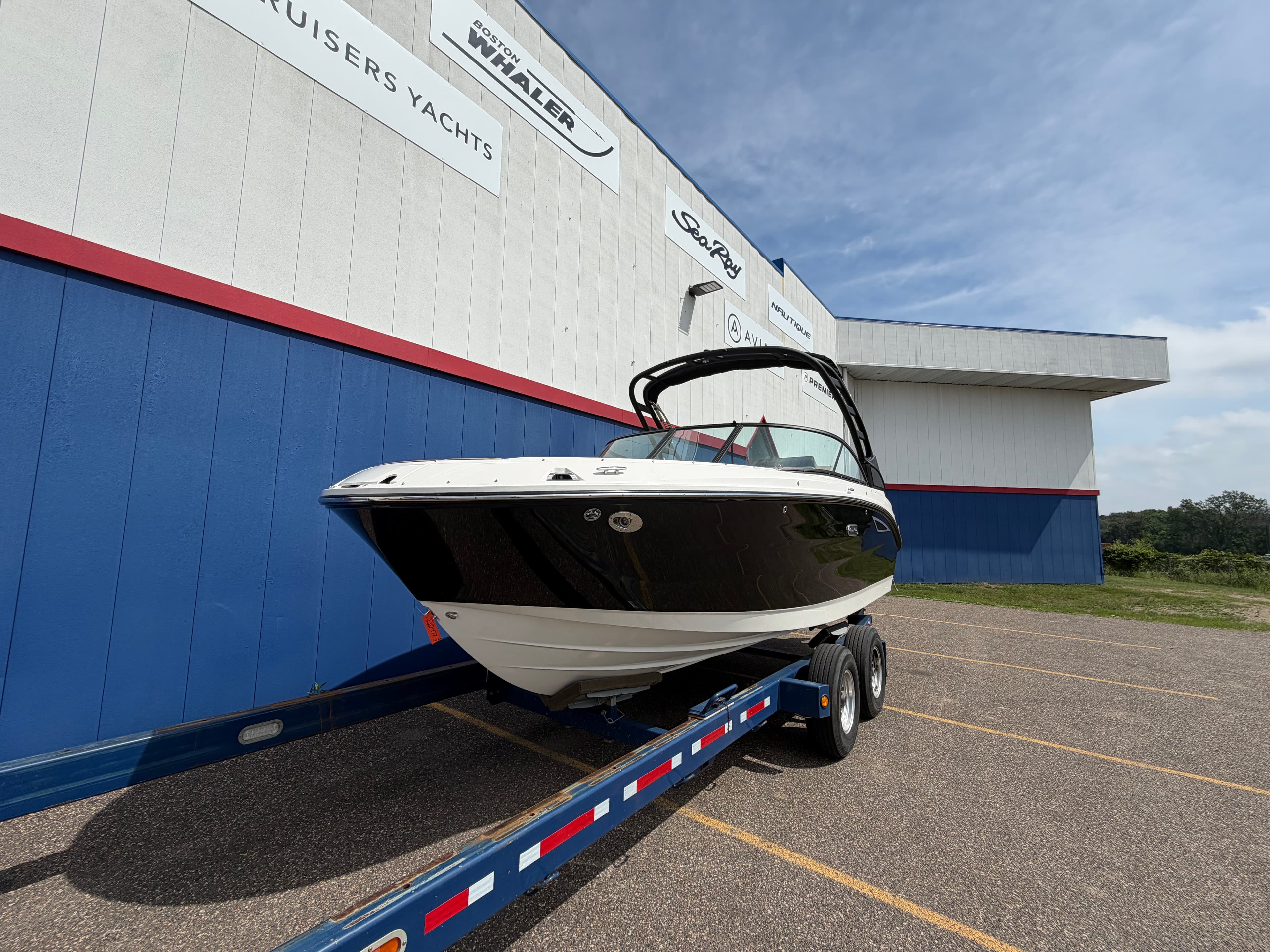 2026 Sea Ray SDX 230 Surf for Sale in Excelsior, Minnesota Bowrider 4
