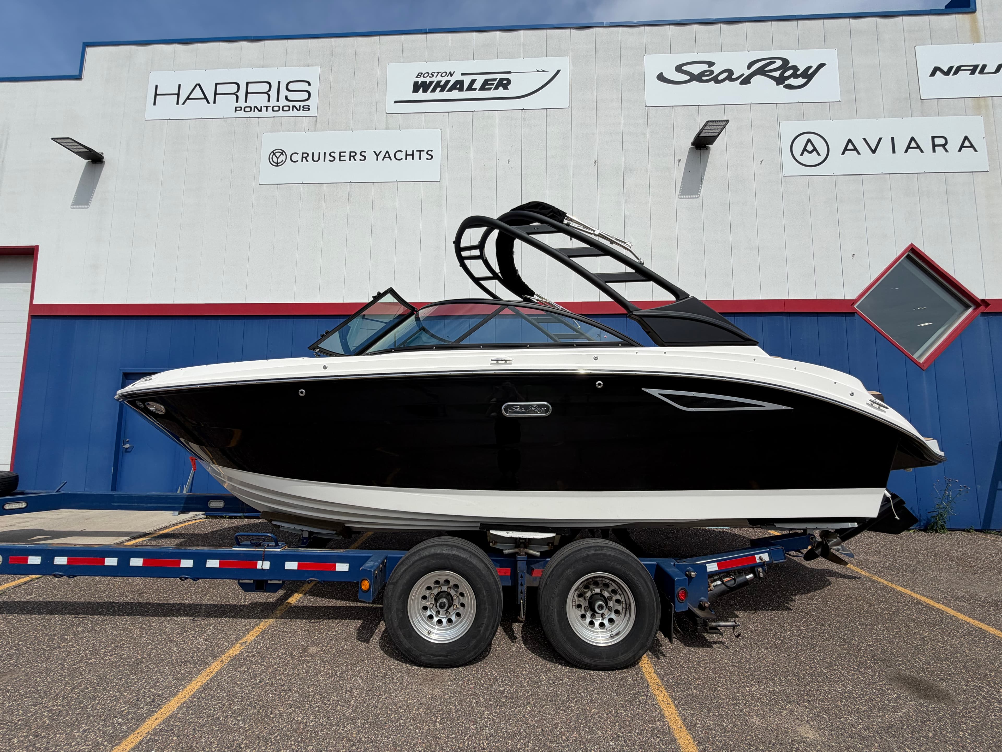2026 Sea Ray SDX 230 Surf for Sale in Excelsior, Minnesota Bowrider