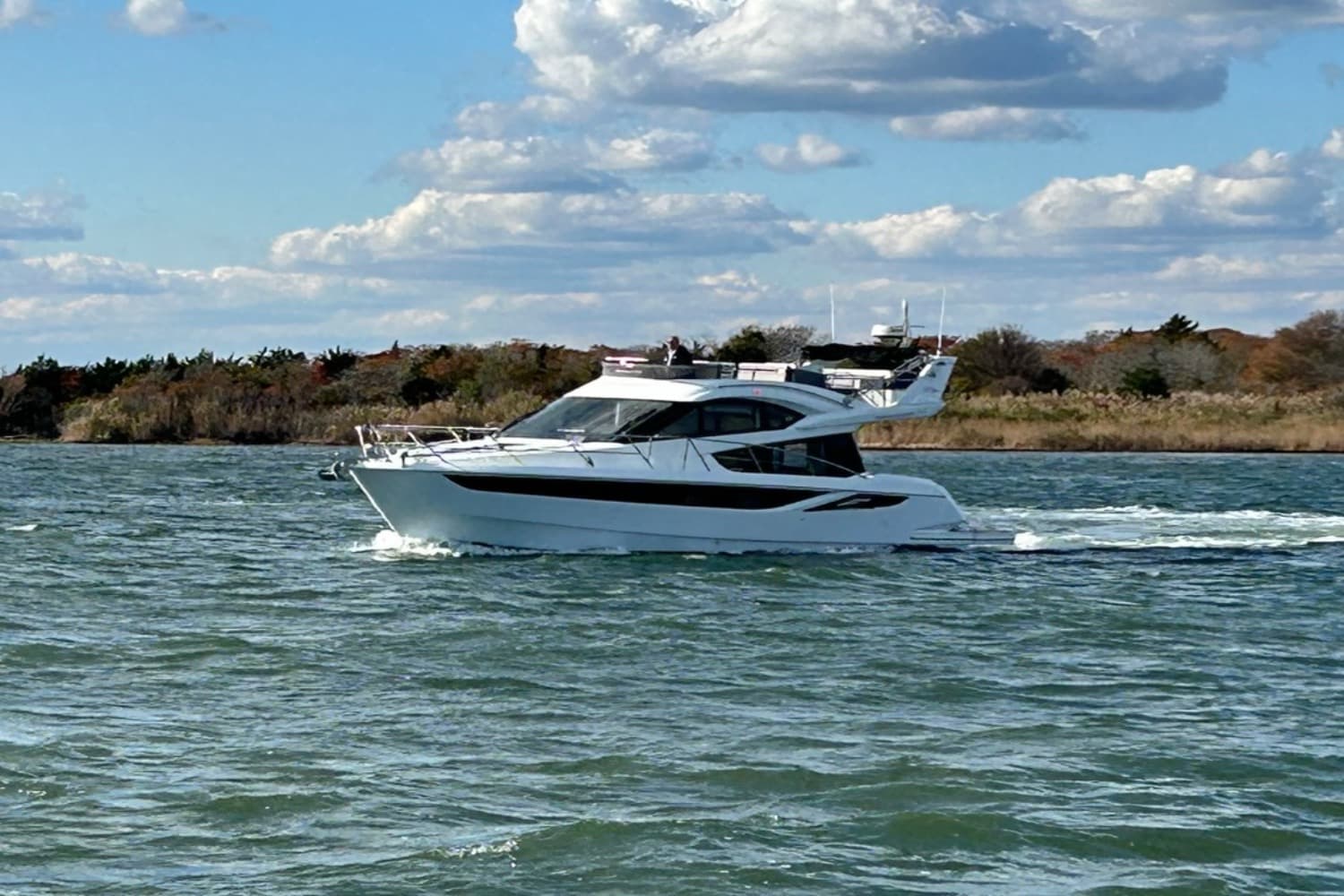 2018 Galeon Yachts 420 Fly for Sale in Somers Point, New Jersey Motor Yacht 2
