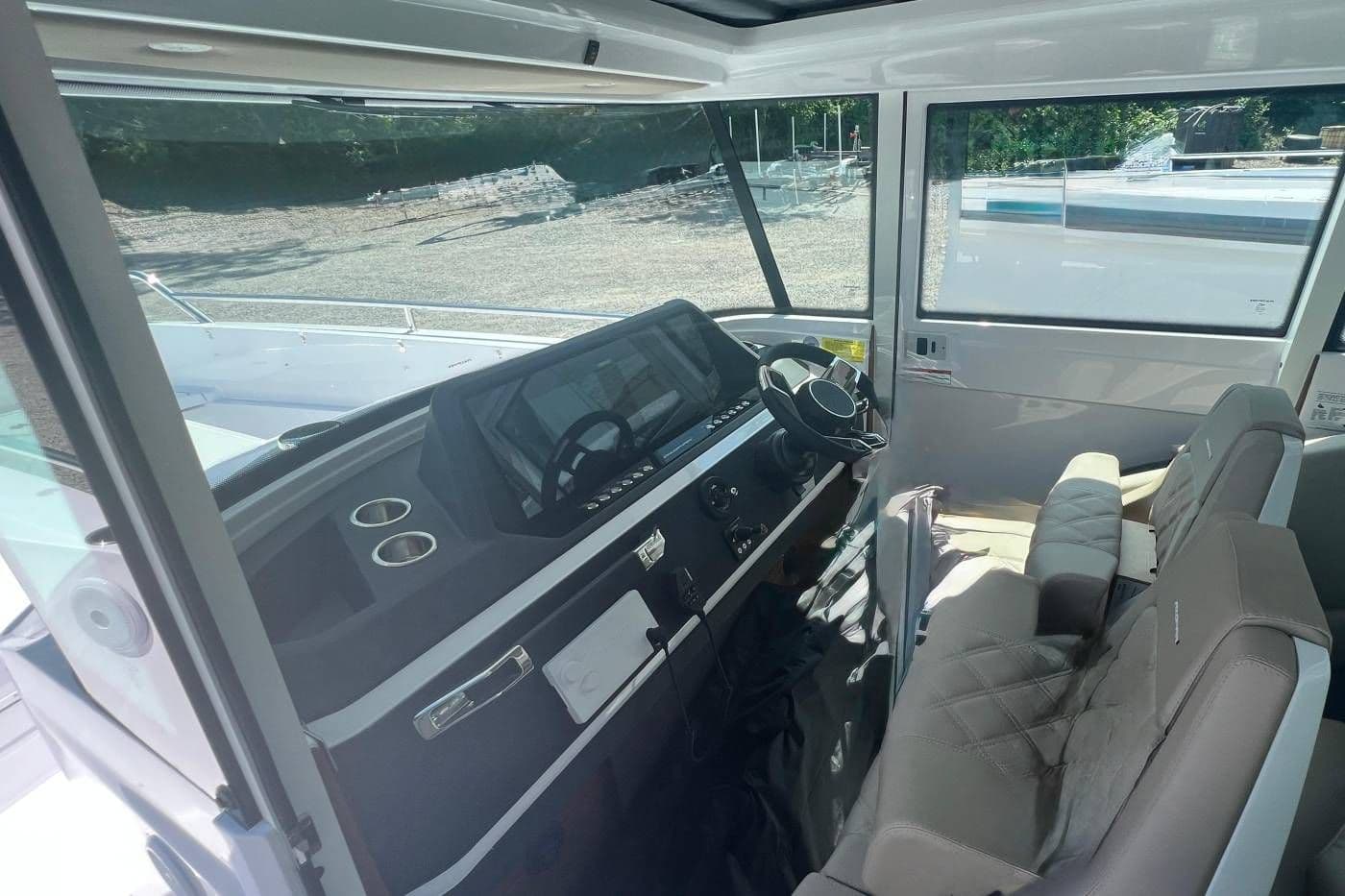 2023 Axopar 28 Cabin zum Verkauf in Wilmington, North Carolina Center Console 5