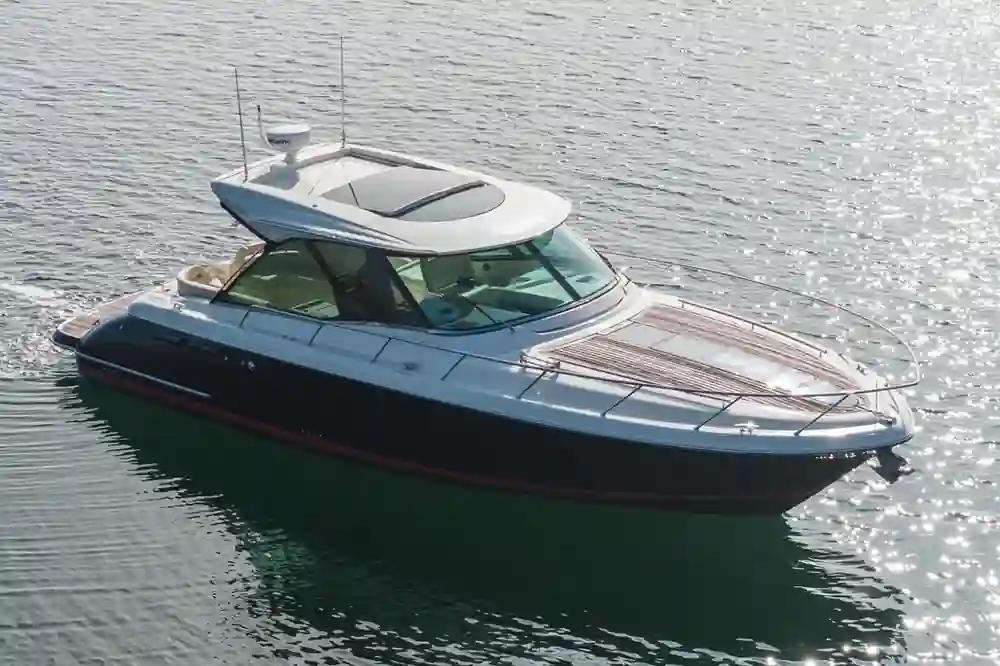 Chris-Craft Corsair 36 Hard Top For Sale